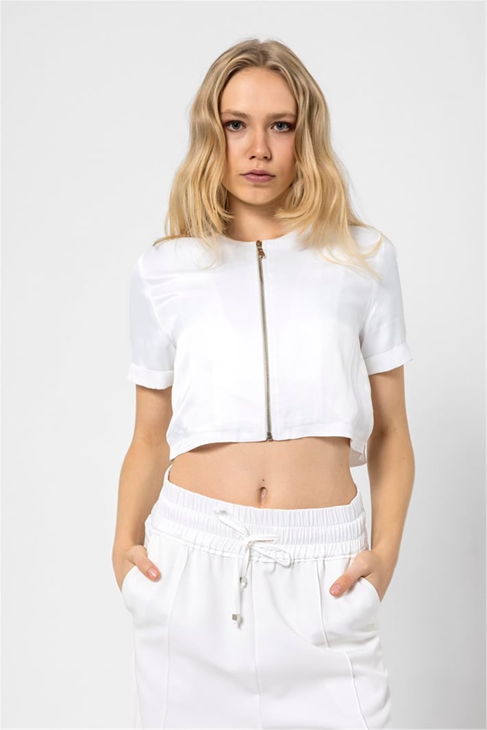 White Top Short Sleeves With Zipper To Close