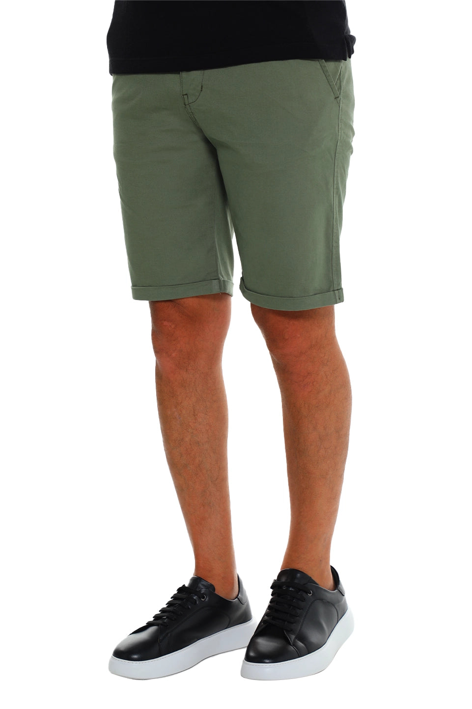 Olive Chino Short With Five Pockets Style