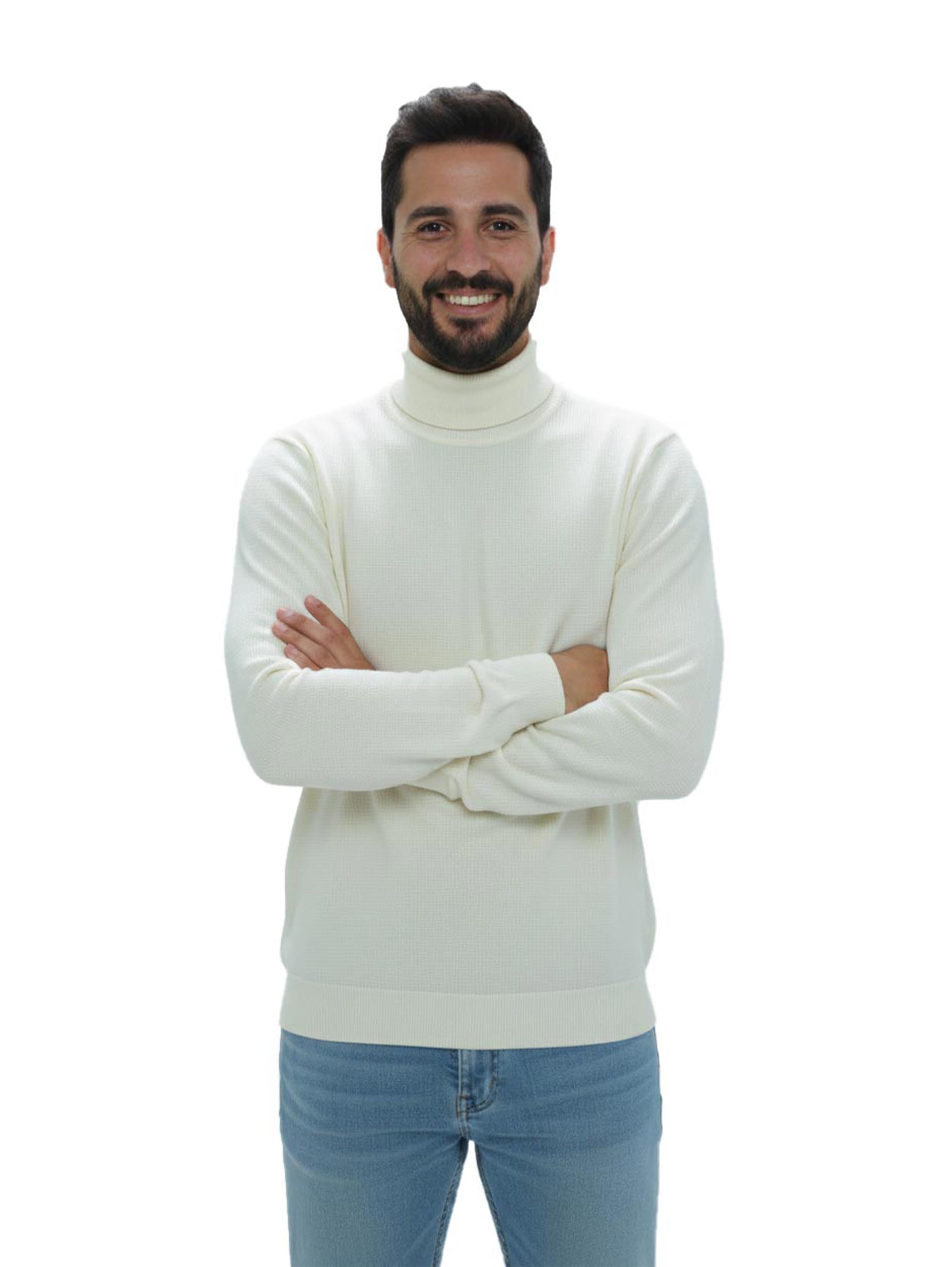 Turtleneck Long Sleeved Offwhite Pullover
