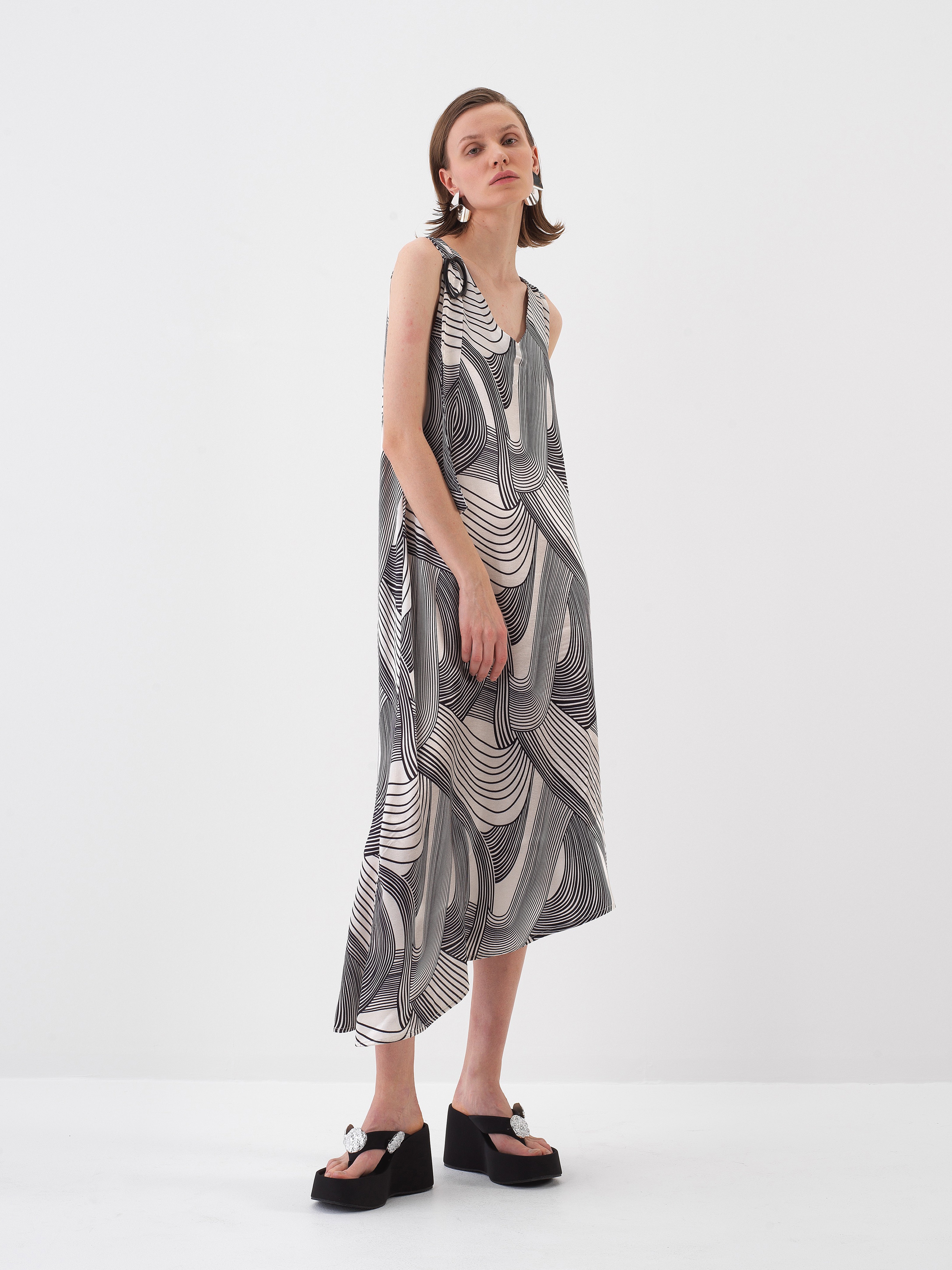 Xint Black Printed Dress With A Unique Ring On The Shoulder