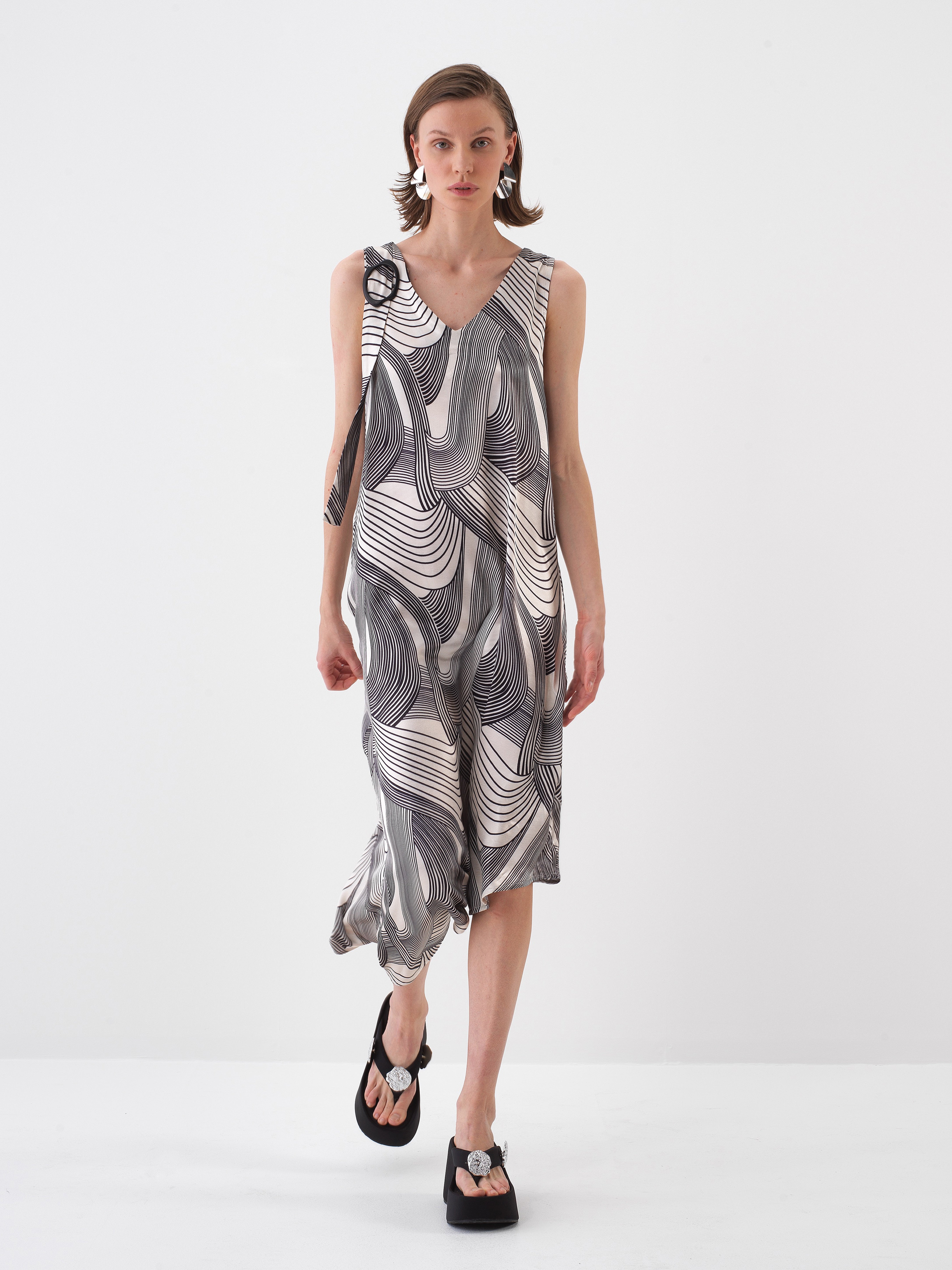 Xint Black Printed Dress With A Unique Ring On The Shoulder