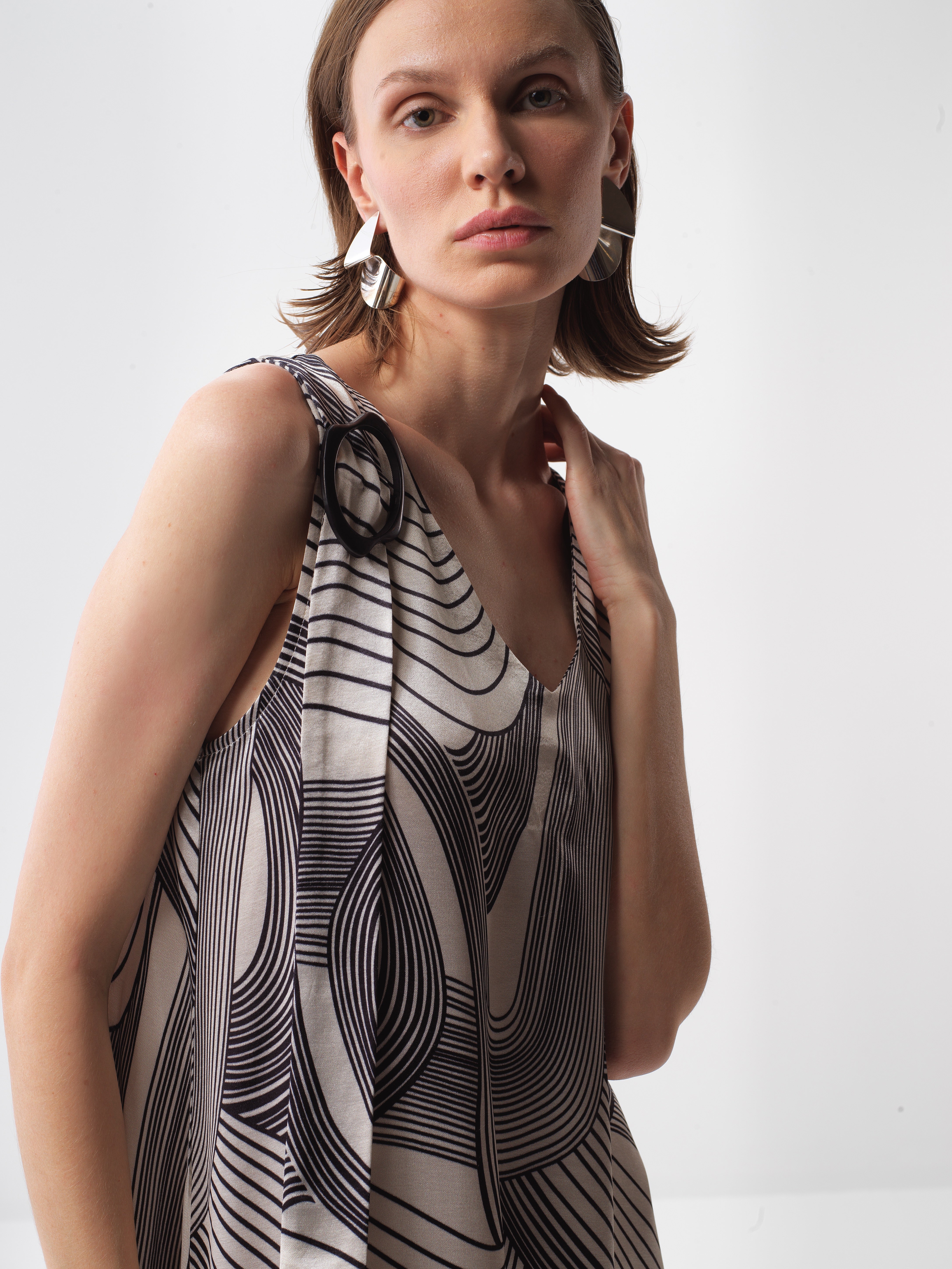 Xint Black Printed Dress With A Unique Ring On The Shoulder