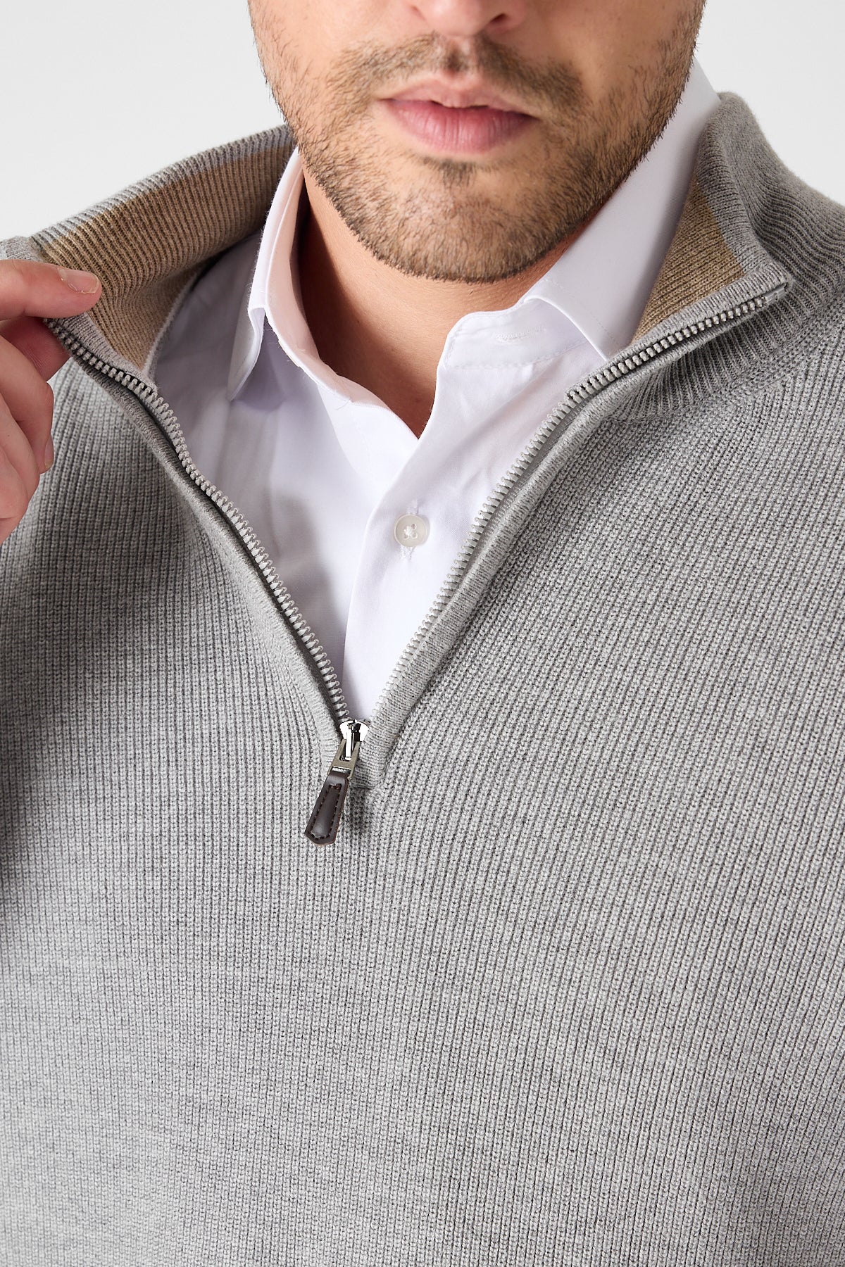 Casual Grey Quarter Zip Pullover With Contrast Collar Accent