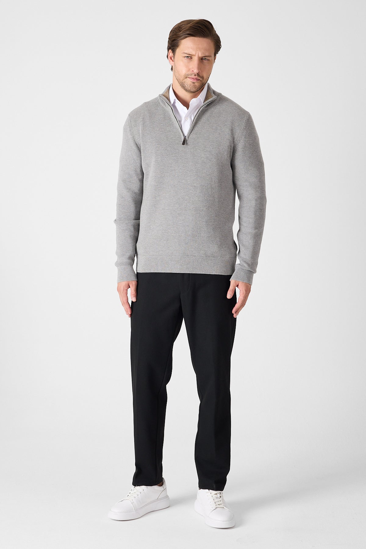 Casual Grey Quarter Zip Pullover With Contrast Collar Accent