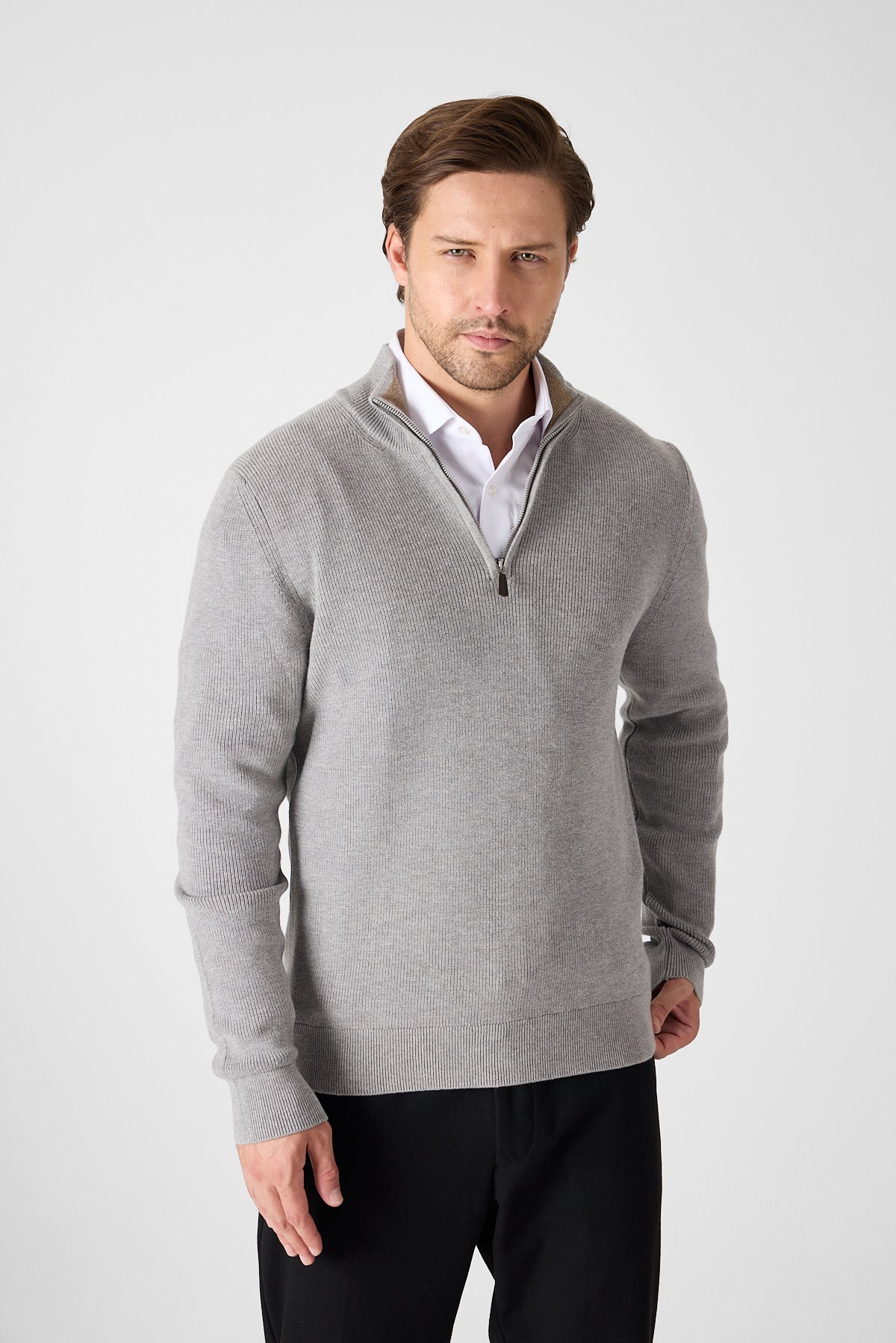 Casual Grey Quarter Zip Pullover With Contrast Collar Accent