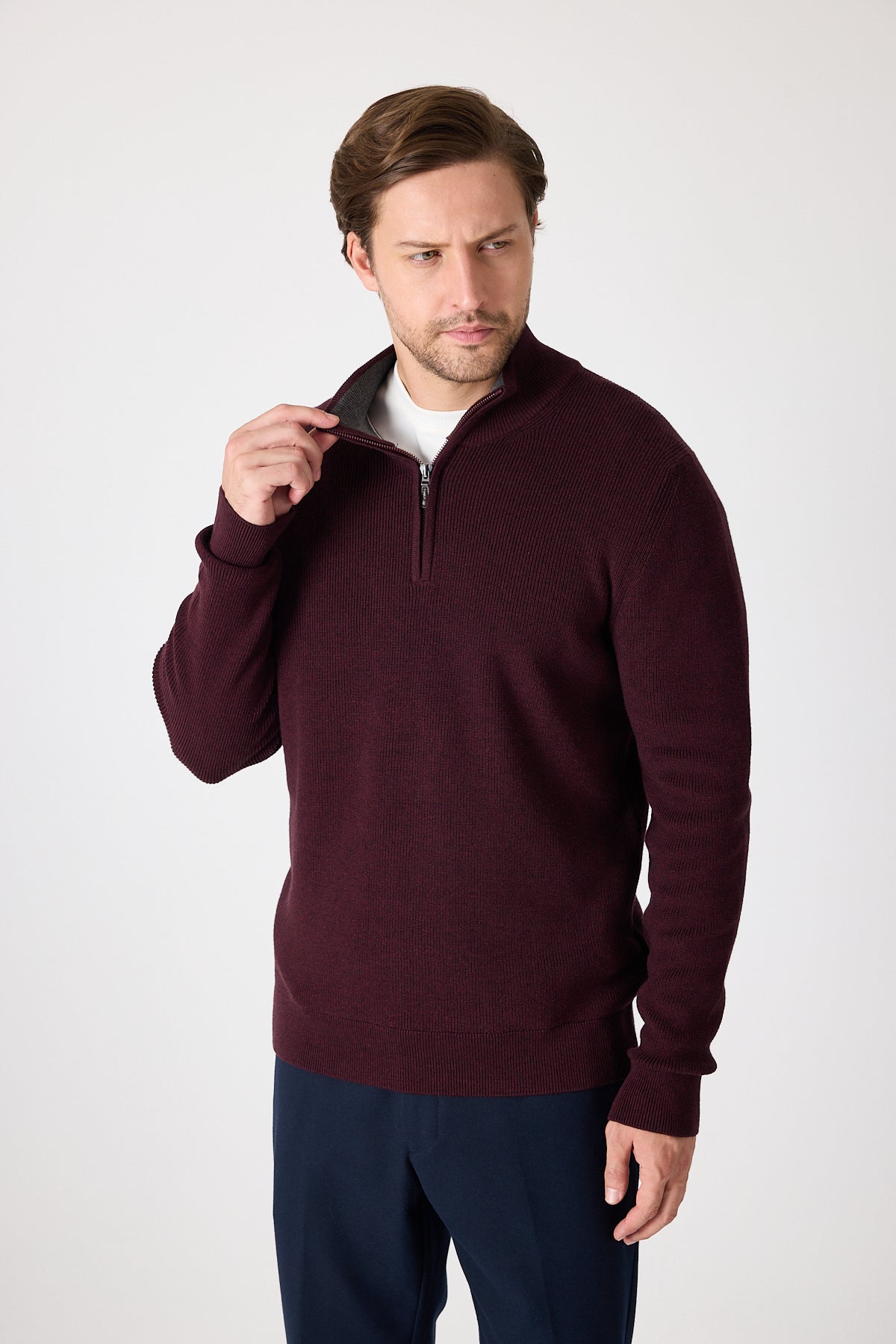 Casual Bordo Quarter Zip Pullover With Contrast Collar Accent