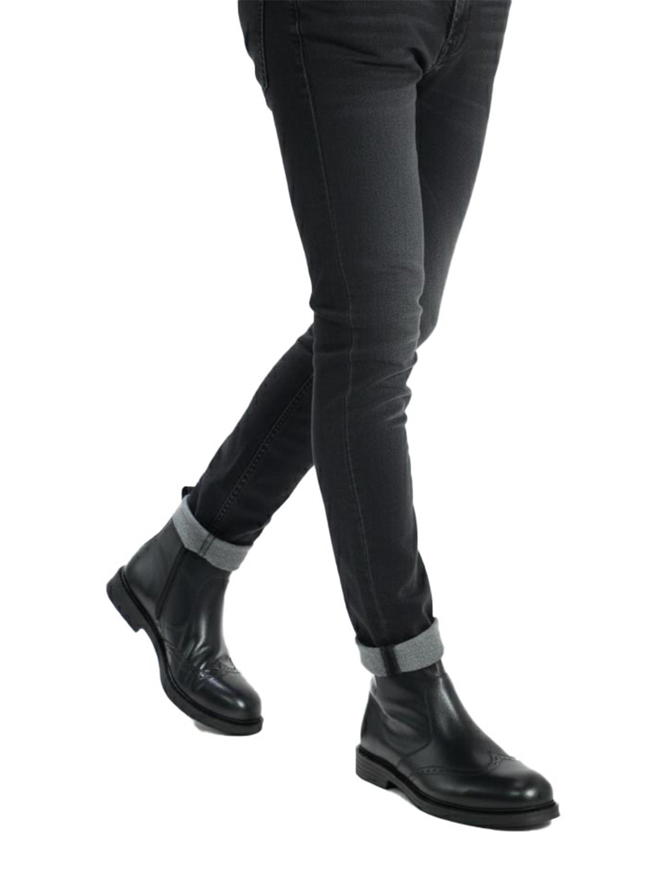 Black Casual Boot With Side Zipper To Close