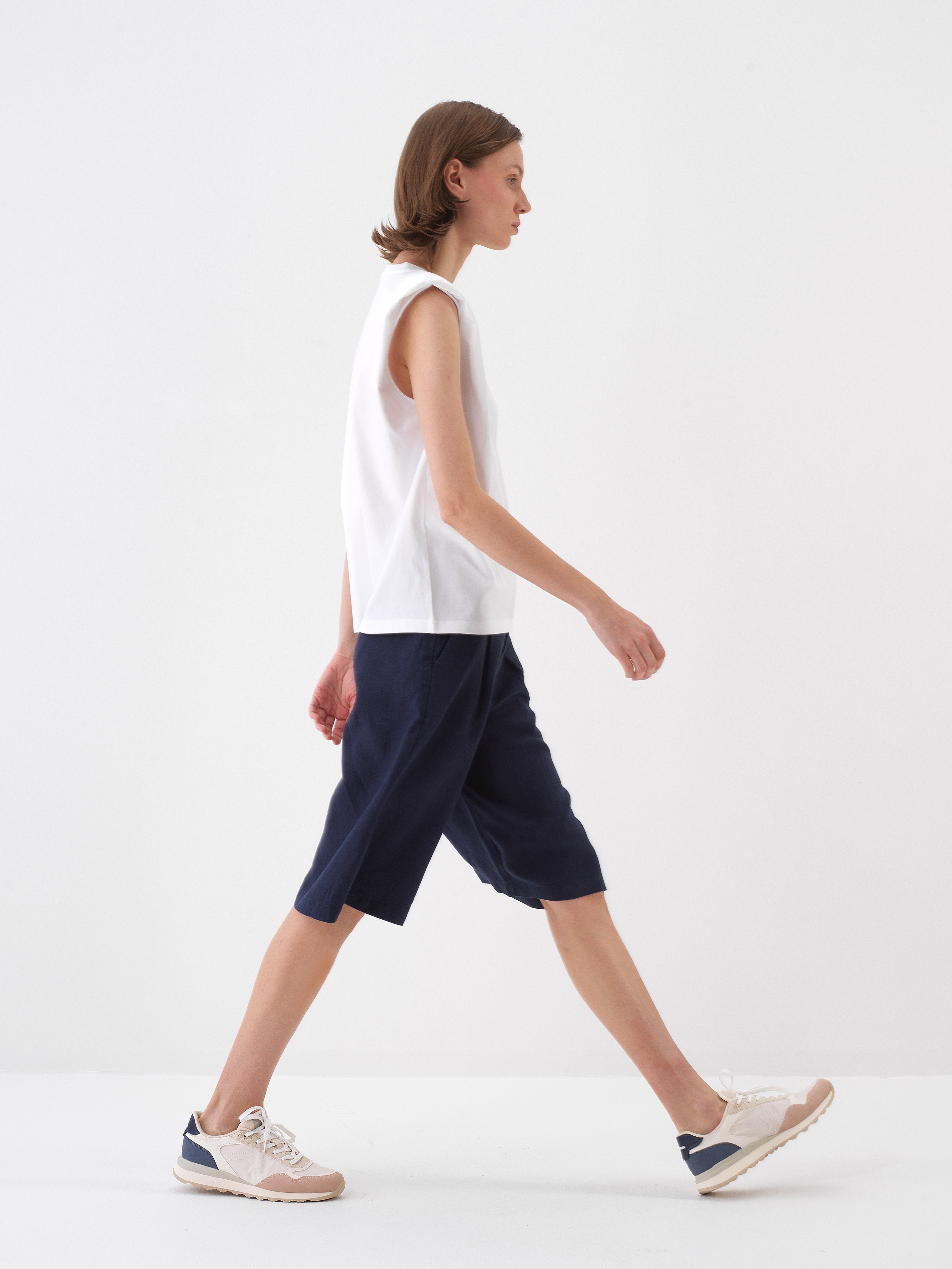 Xint White Cotton T-shirt With Simple Design