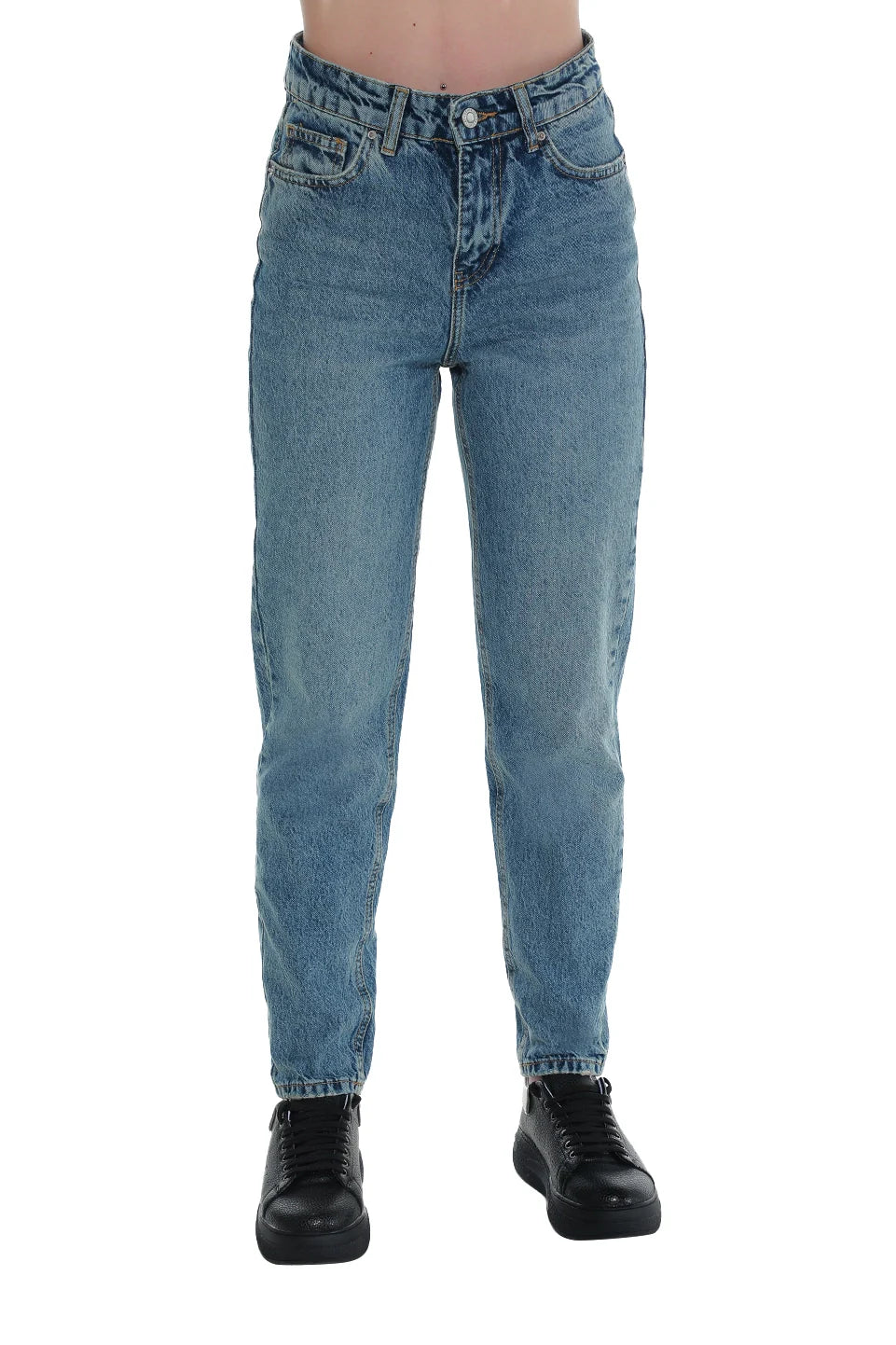 Light Blue Mom Fit Jeans With Zipper To Close