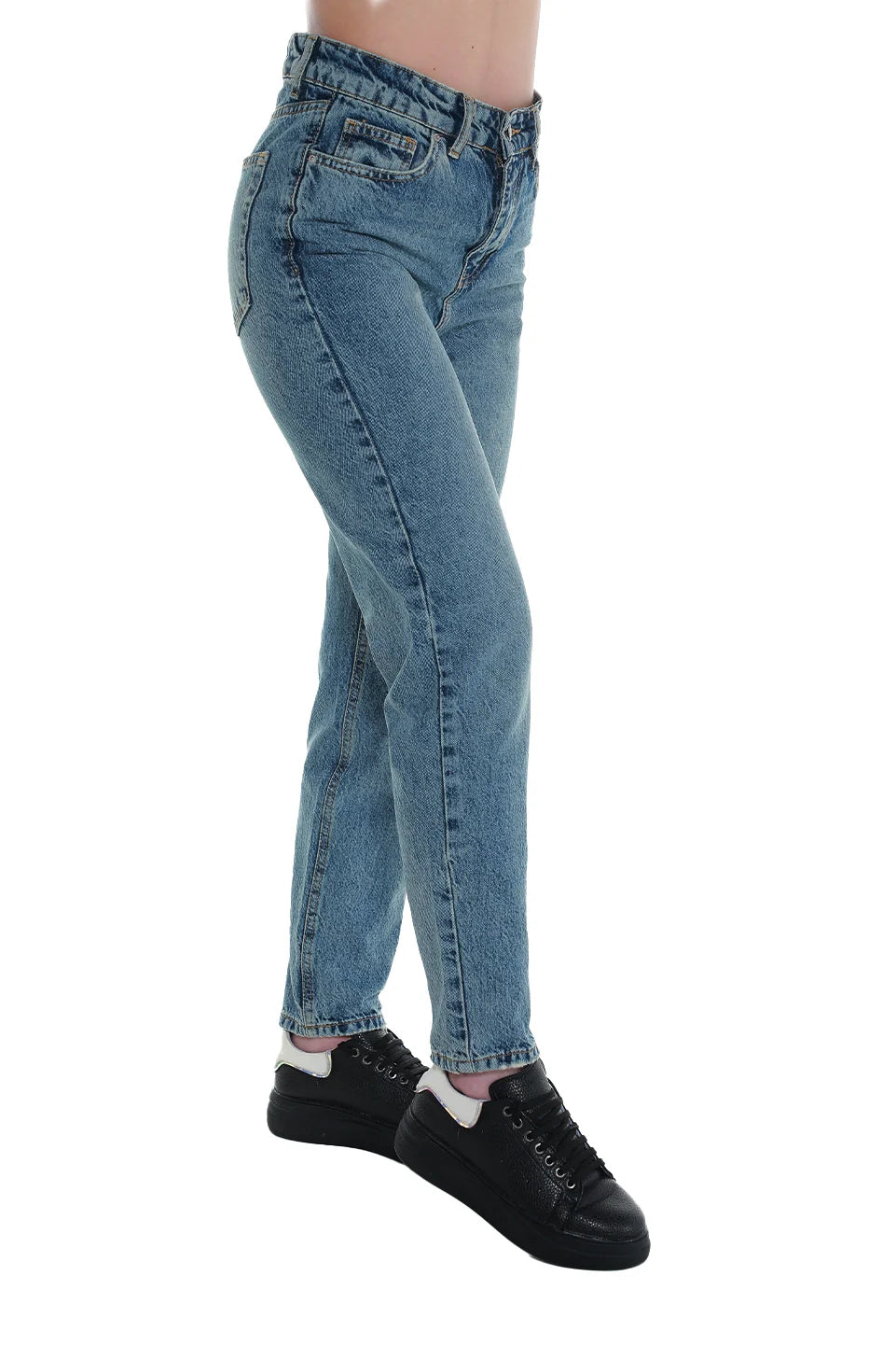 Light Blue Mom Fit Jeans With Zipper To Close