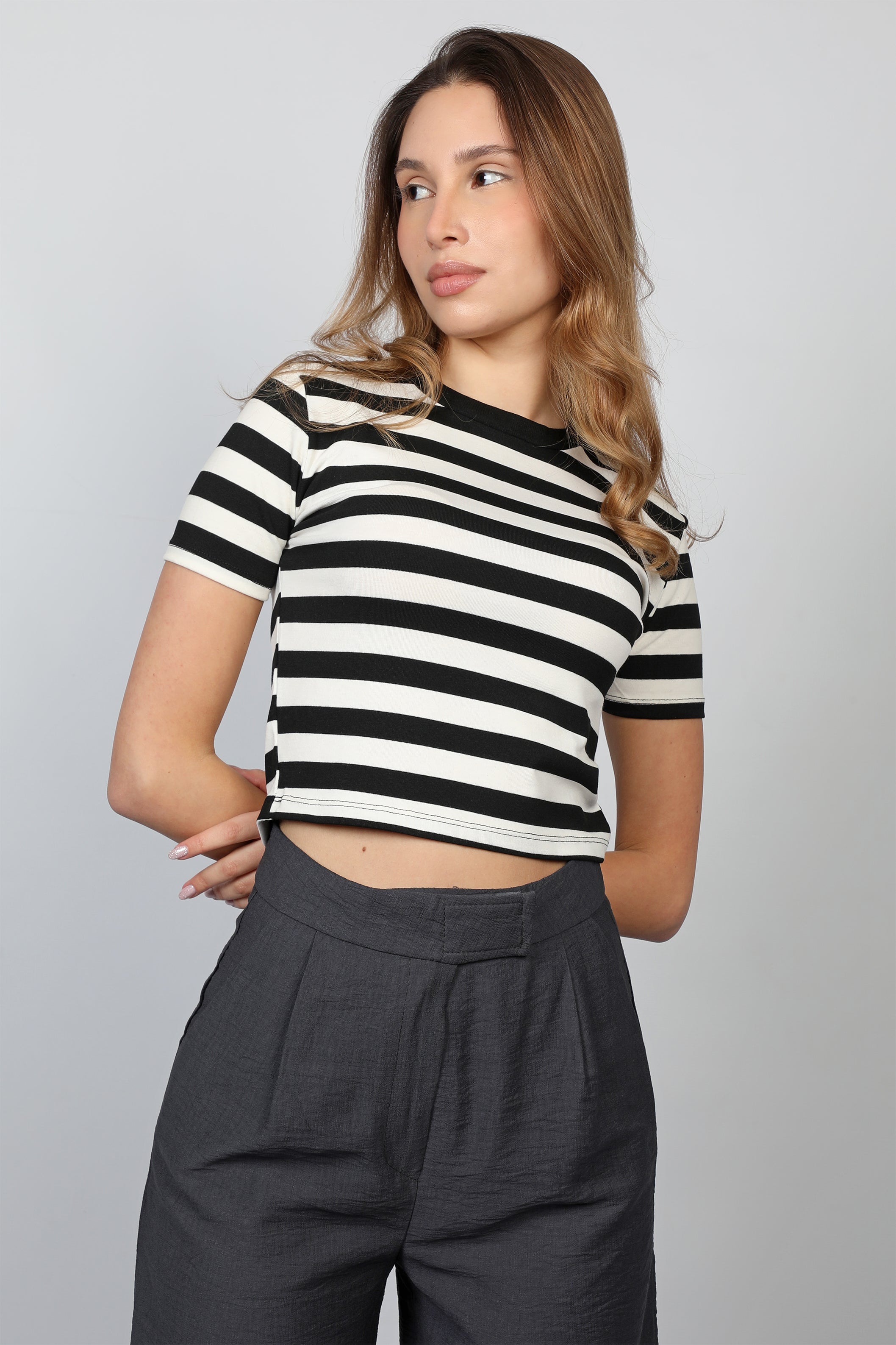 Black Striped Cropped T-shirt With Necklace