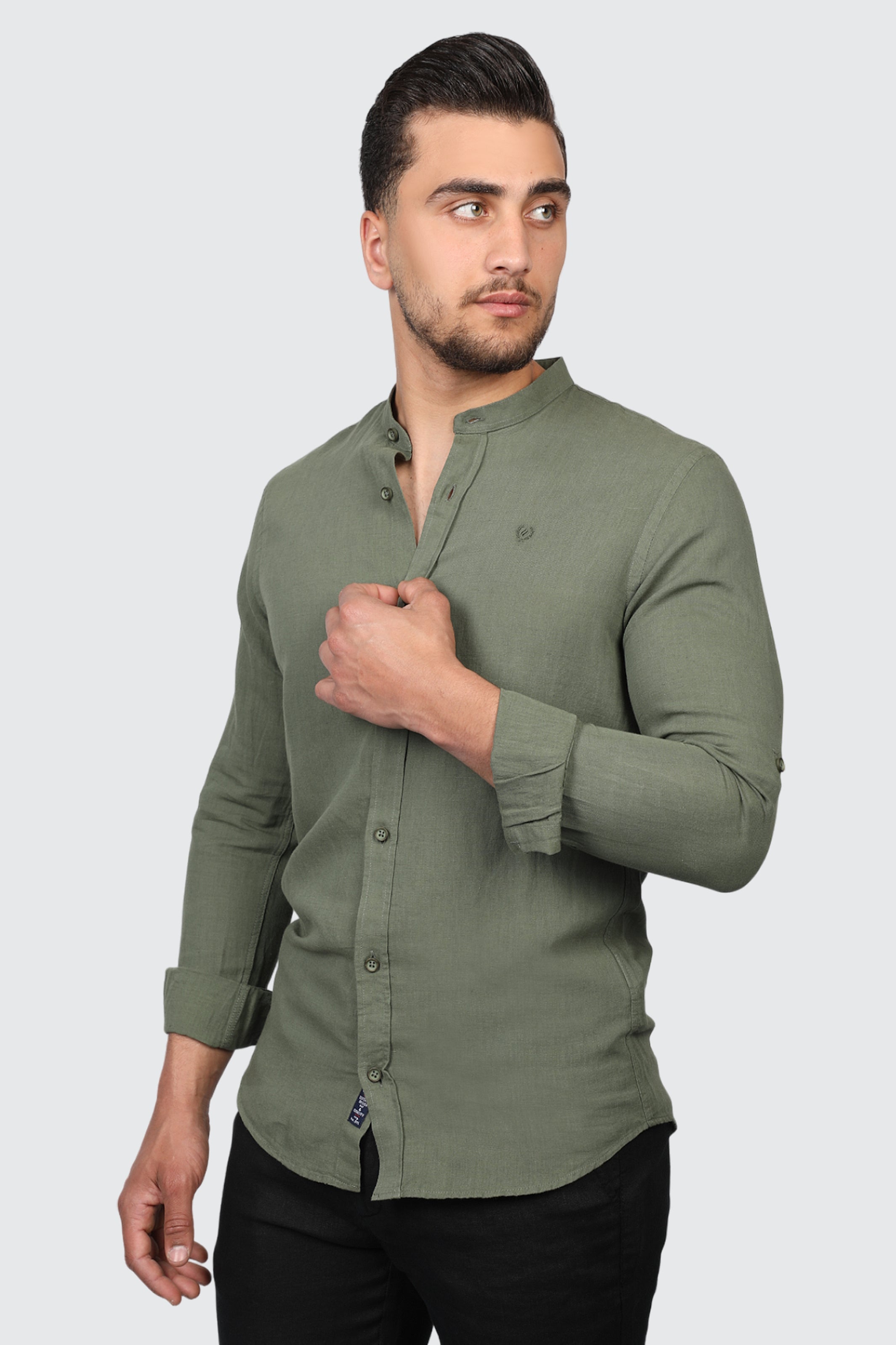Long Sleeves Khaki Shirt Buttoned With Wing Collar