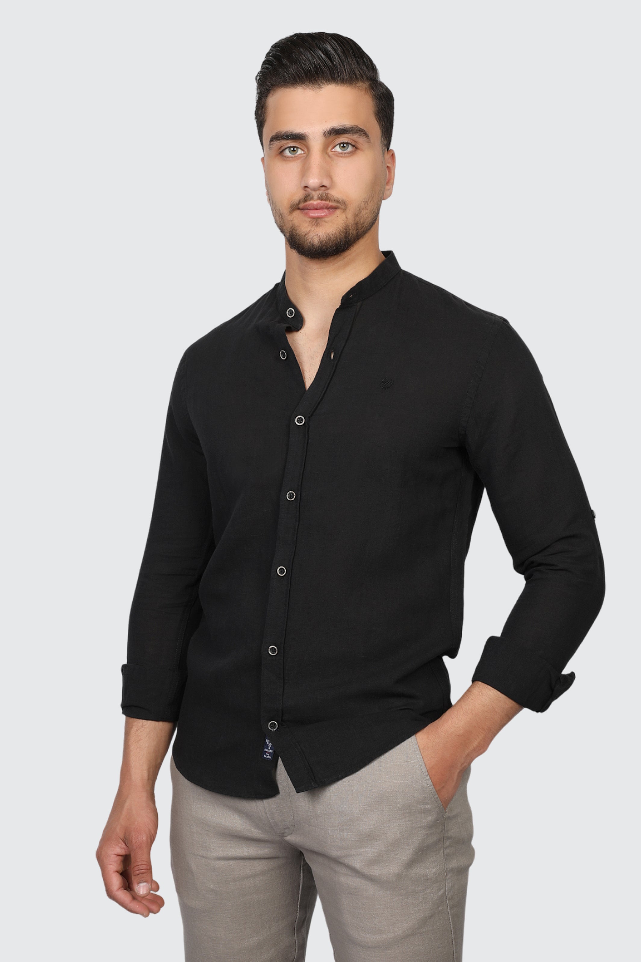 Long Sleeves Black Shirt Buttoned With Wing Collar