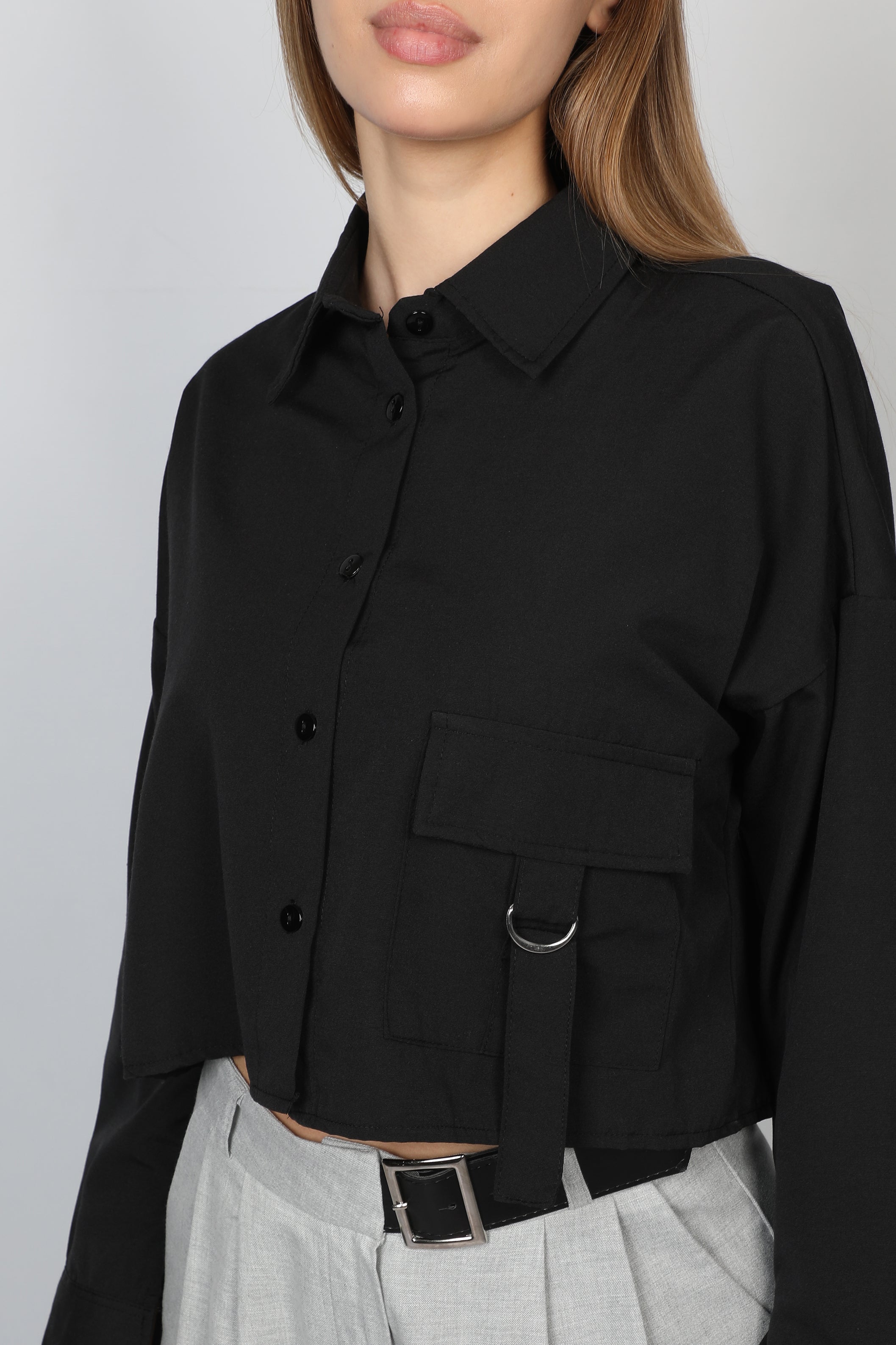 Black Crop Shirt Buttoned With Pockets Design