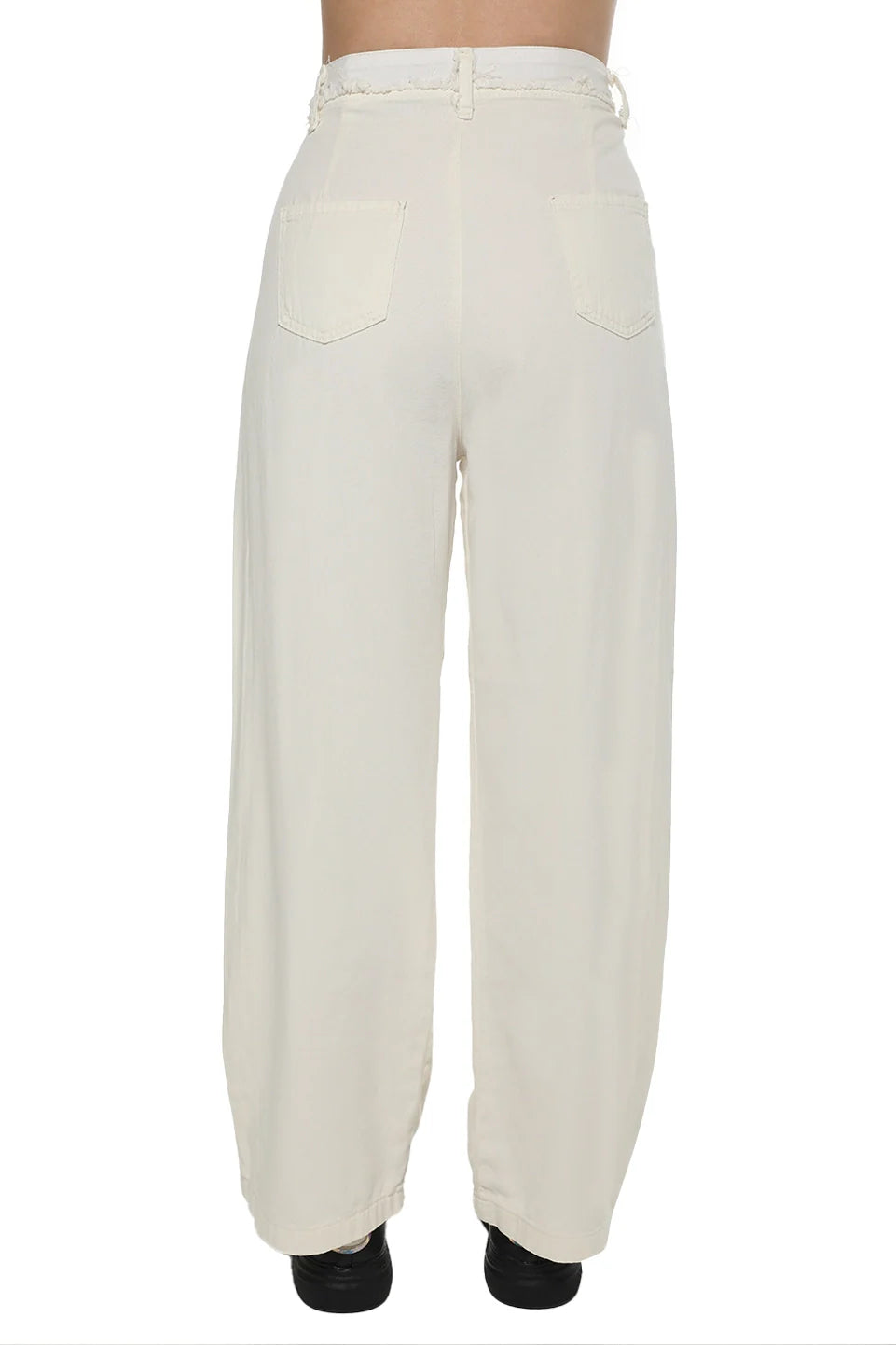 Offwhite Casual Pant With Button To Close