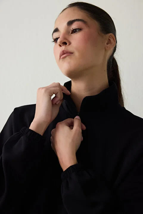 Penti Black Silky Feel High Collar Crop Sweater