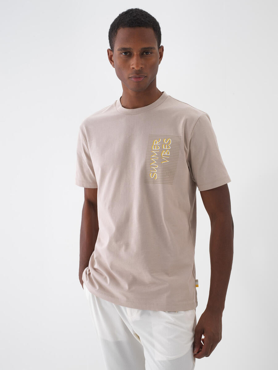 Xint Men Beige T-shirt With Summer Vibes Design