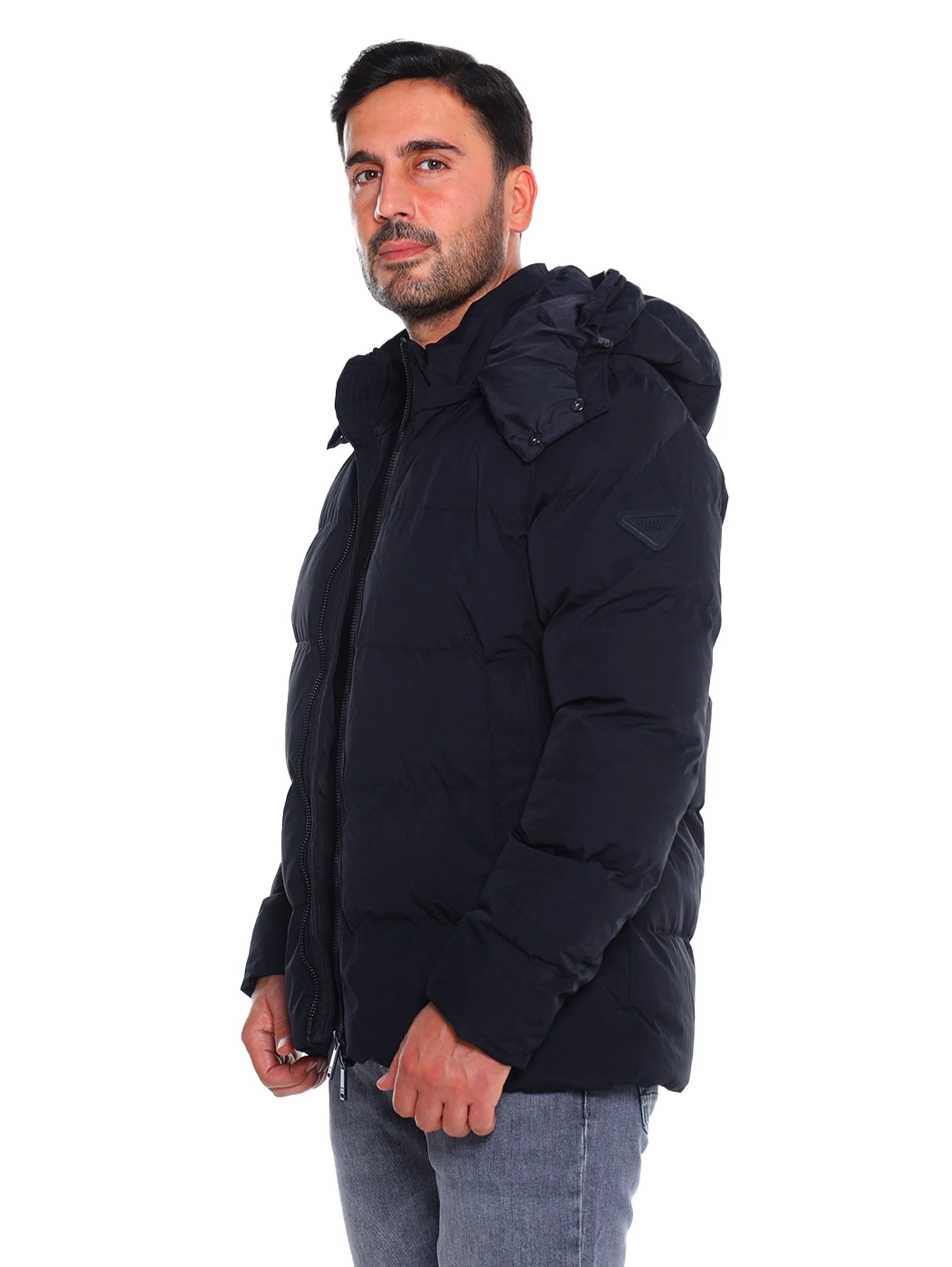 Black Puffer Warme Jacket With Attached Hood