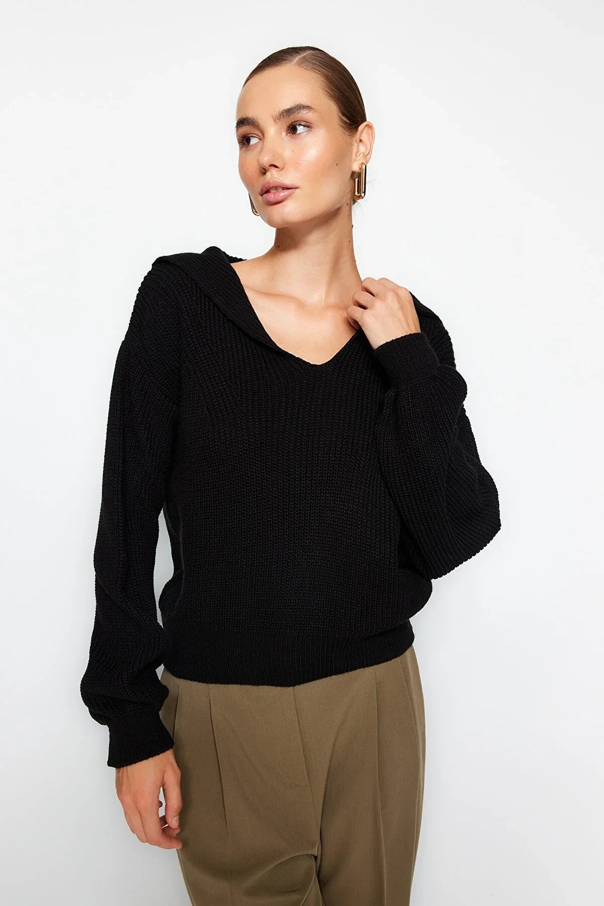 Trendyol Black Off-Shoulder Sweater