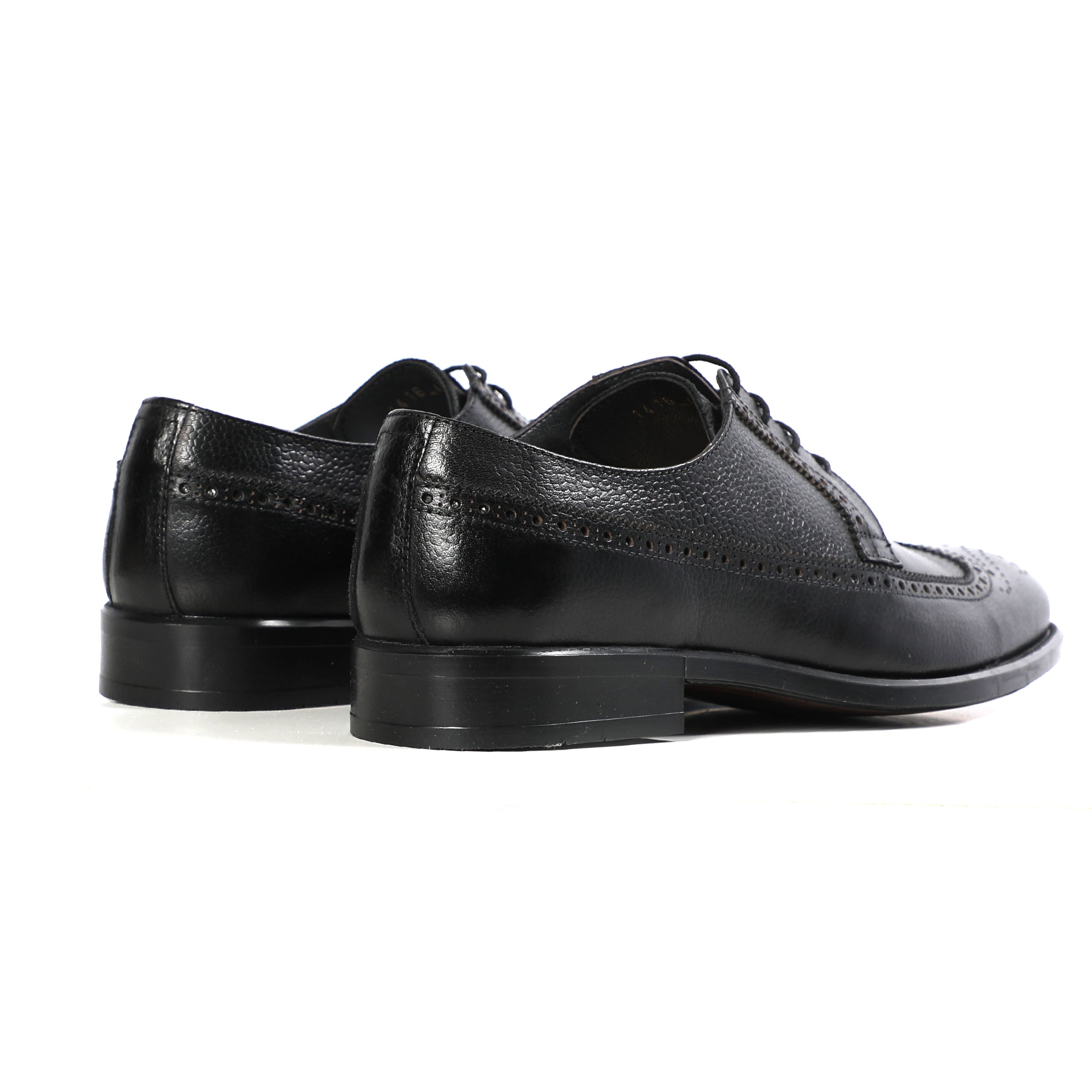 Men Black Classic Shoes With Crafted Cut