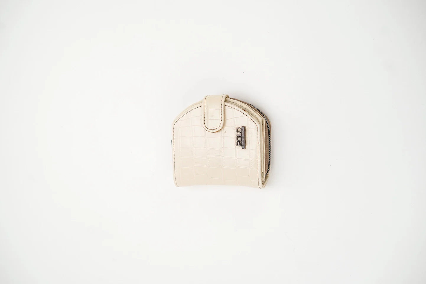 Small Beige Wallet With Zipper To Close