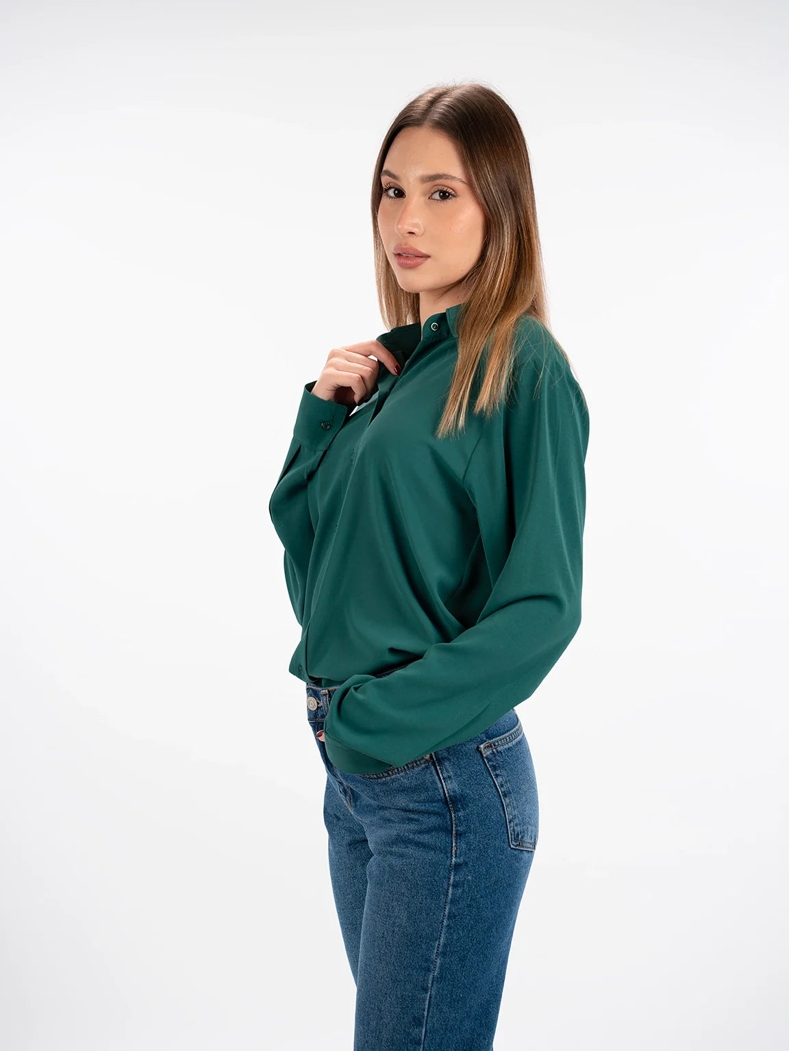 Long Sleeved Green Shirt With Button To Close