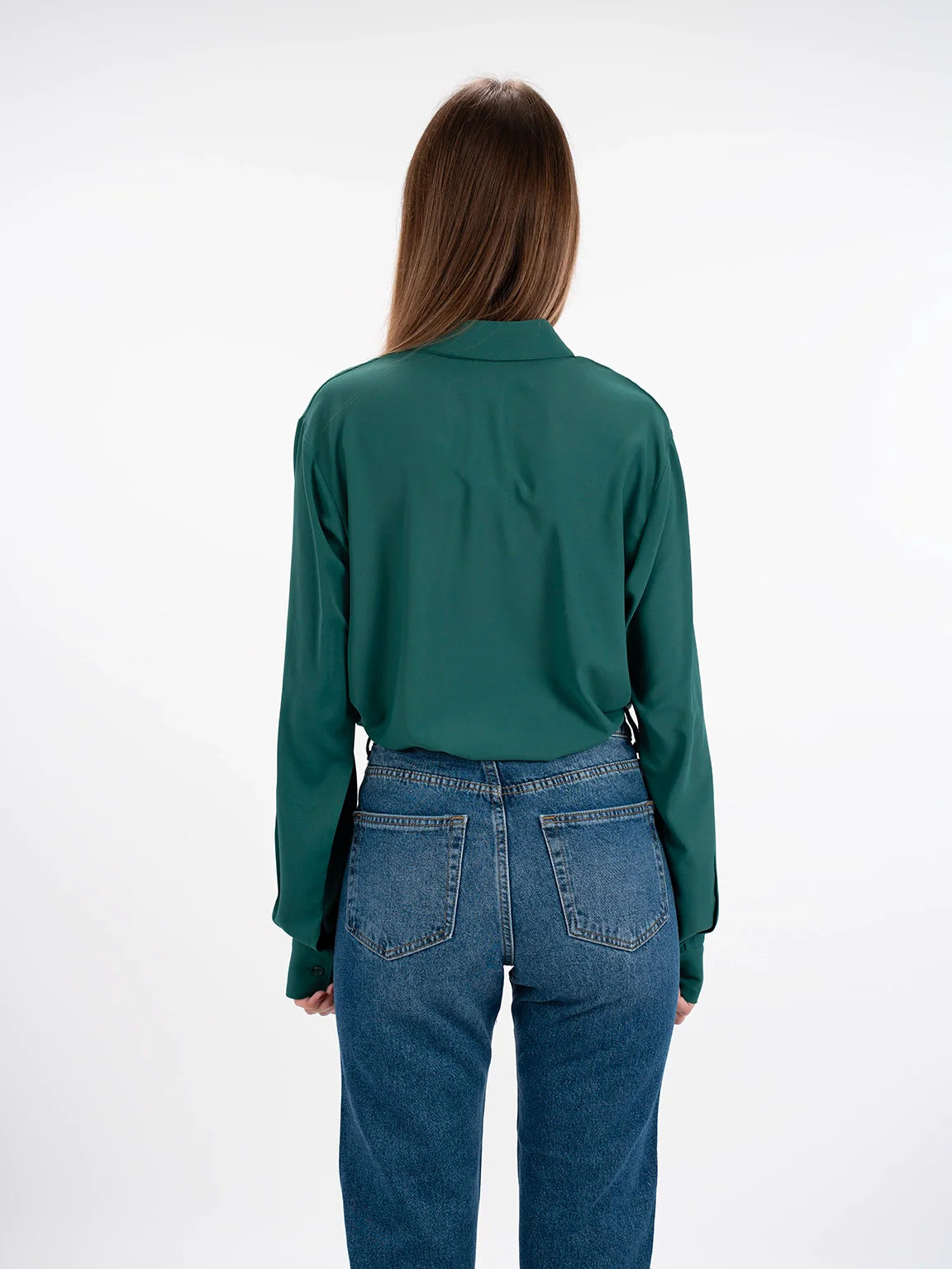 Long Sleeved Green Shirt With Button To Close