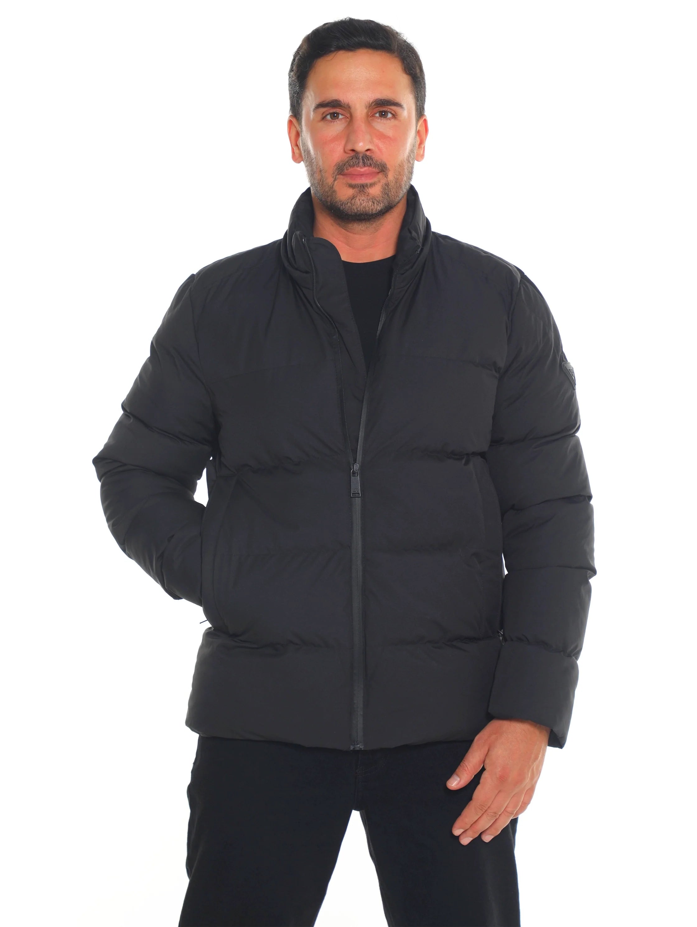 Deep Black Puffer Warme Jacket With Attached Hood
