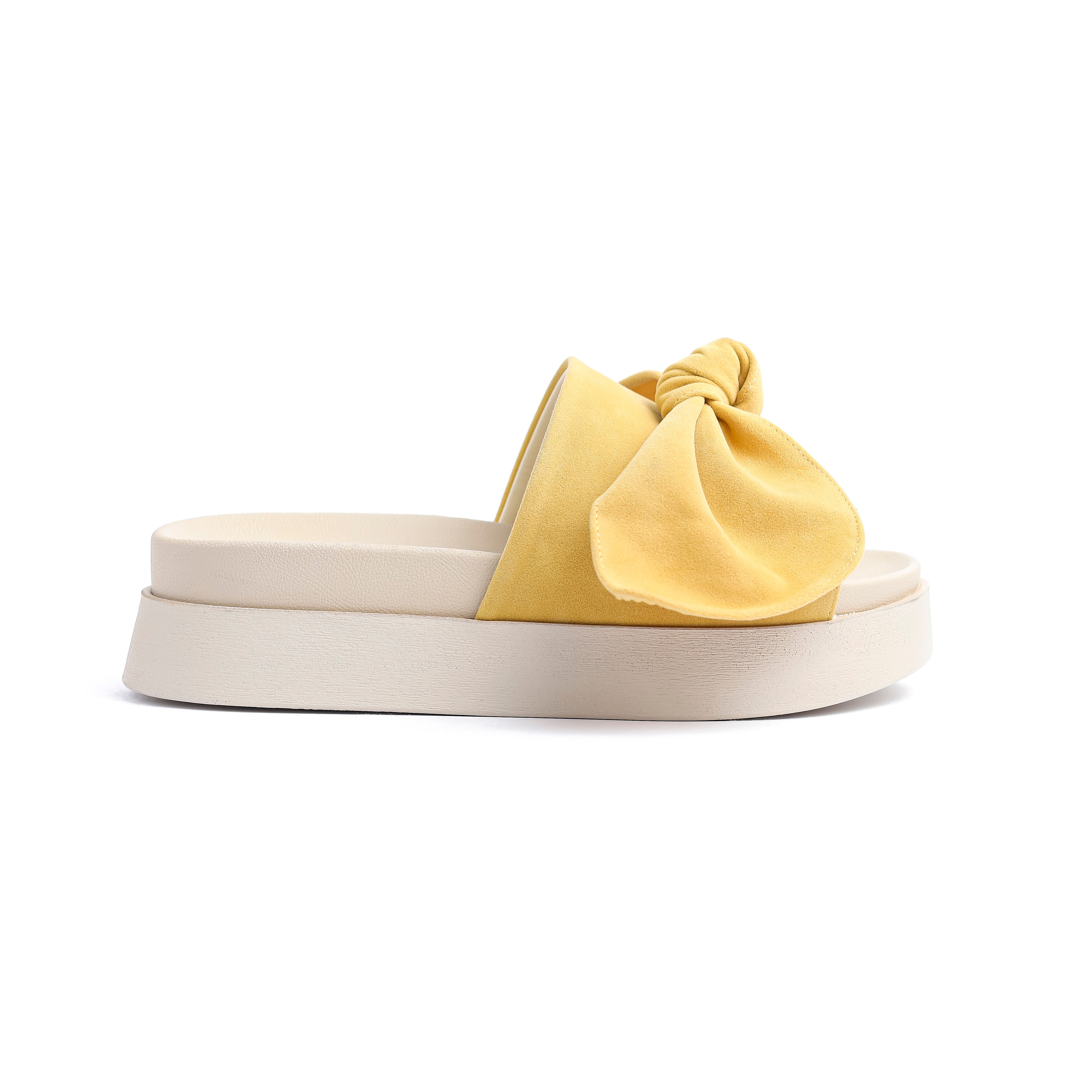 Casual Slipper With A Mutard Ribbon Design