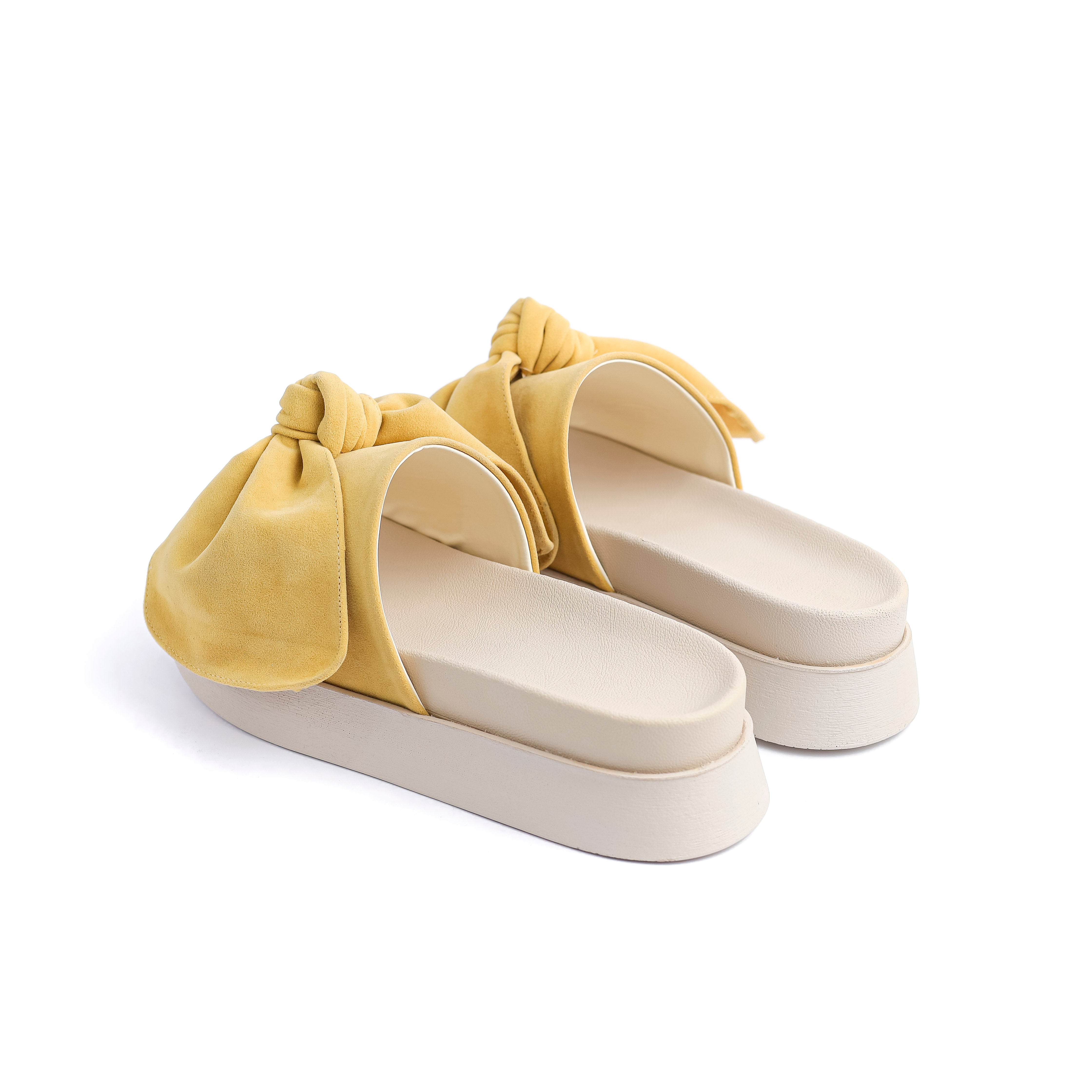 Casual Slipper With A Mutard Ribbon Design