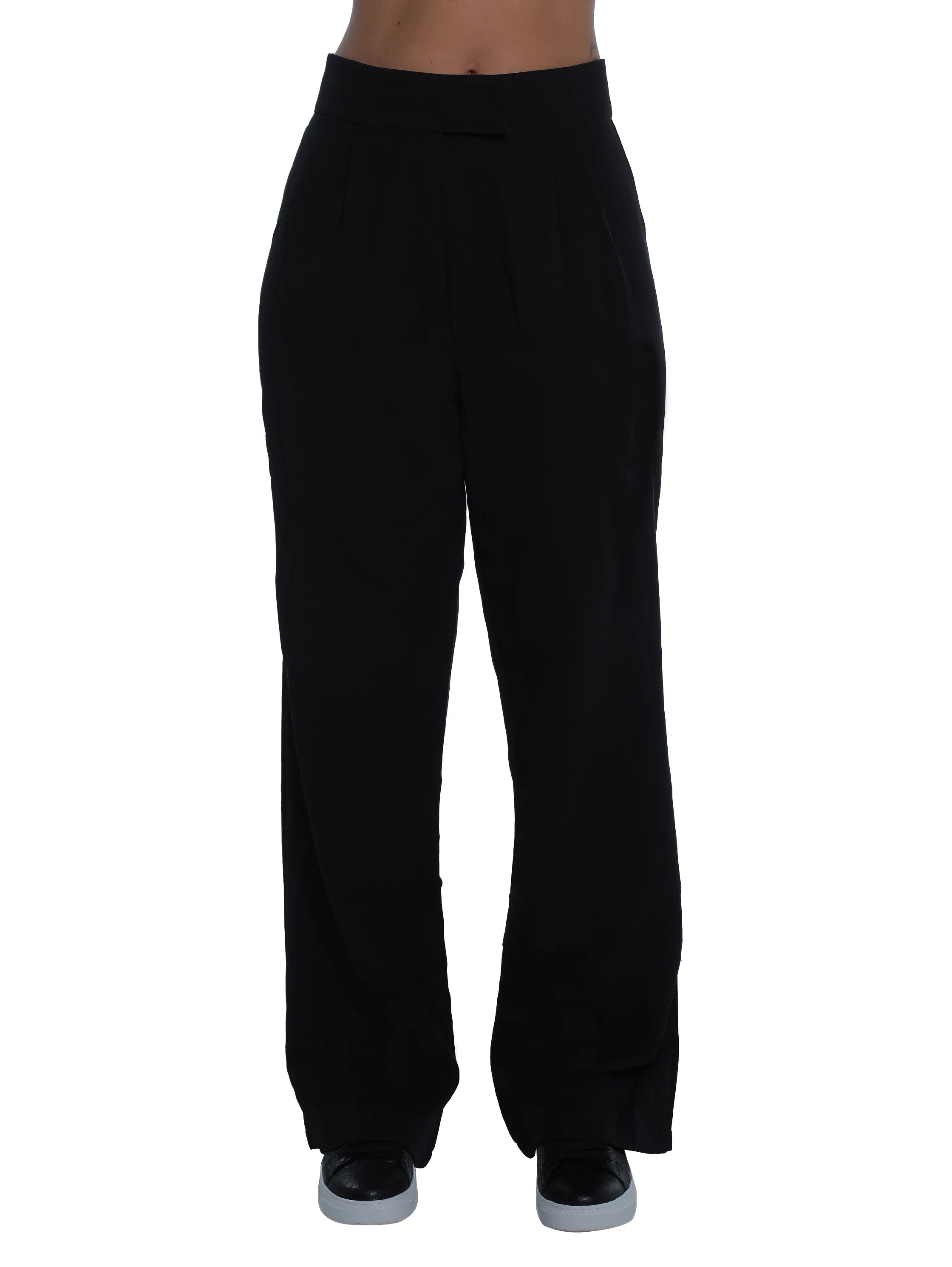 Black Loose Pant With Zipper To Close