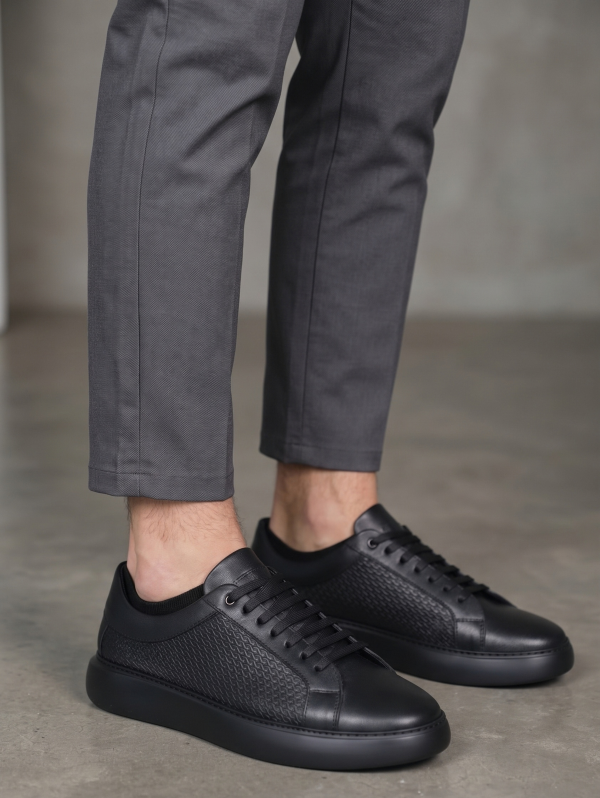 Shoes All-Black Low-Top Leather Sneakers With Textured Side Panels