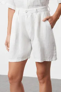 Trendyol Pleated High Waist White Linen Short