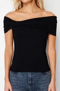 Trendyol Black Crop Blouse With Flexible Open Collar