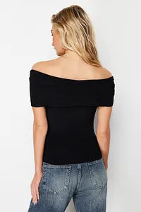 Trendyol Black Crop Blouse With Flexible Open Collar
