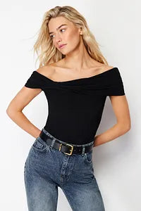 Trendyol Black Crop Blouse With Flexible Open Collar