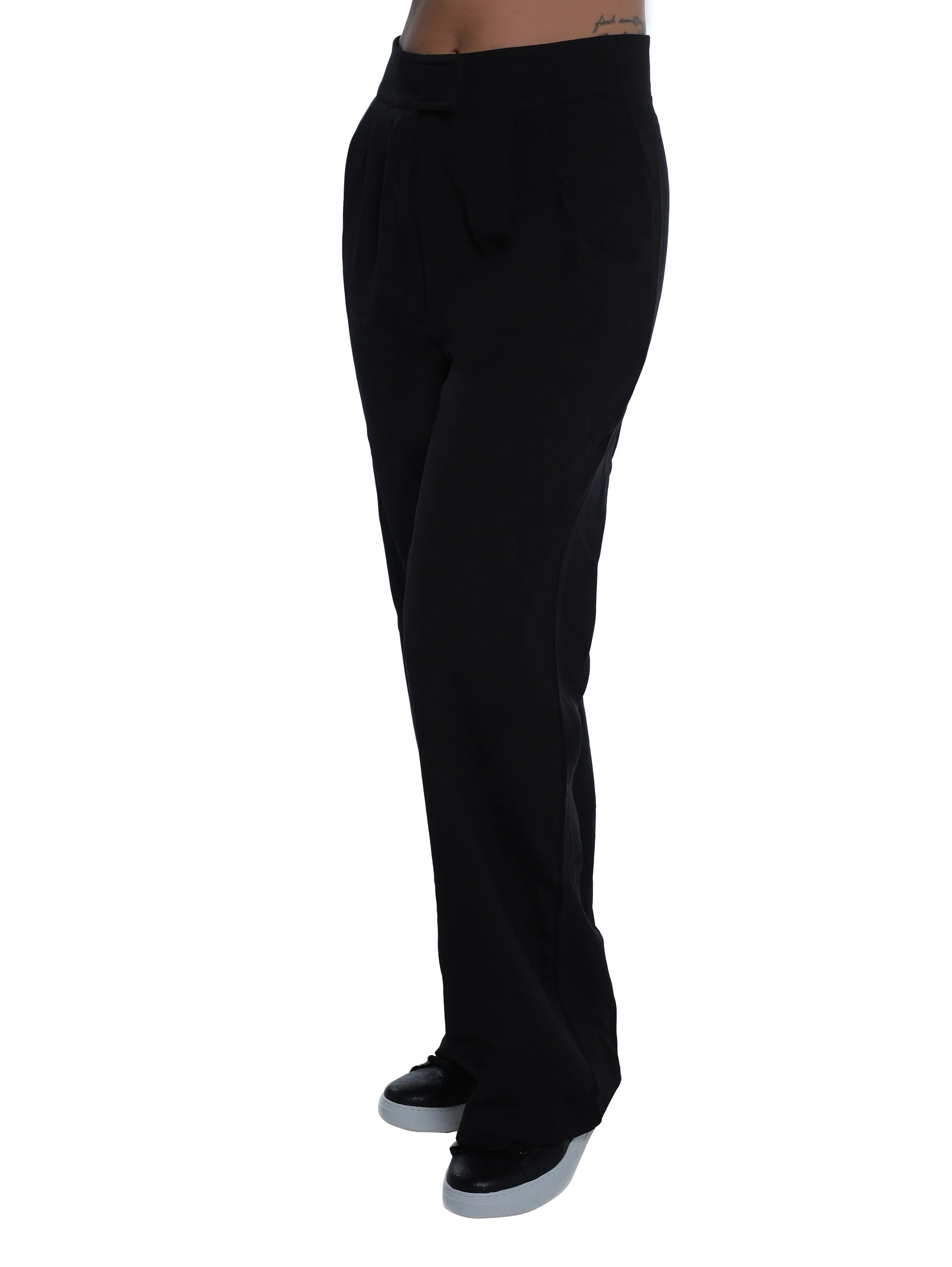 Black Loose Pant With Zipper To Close