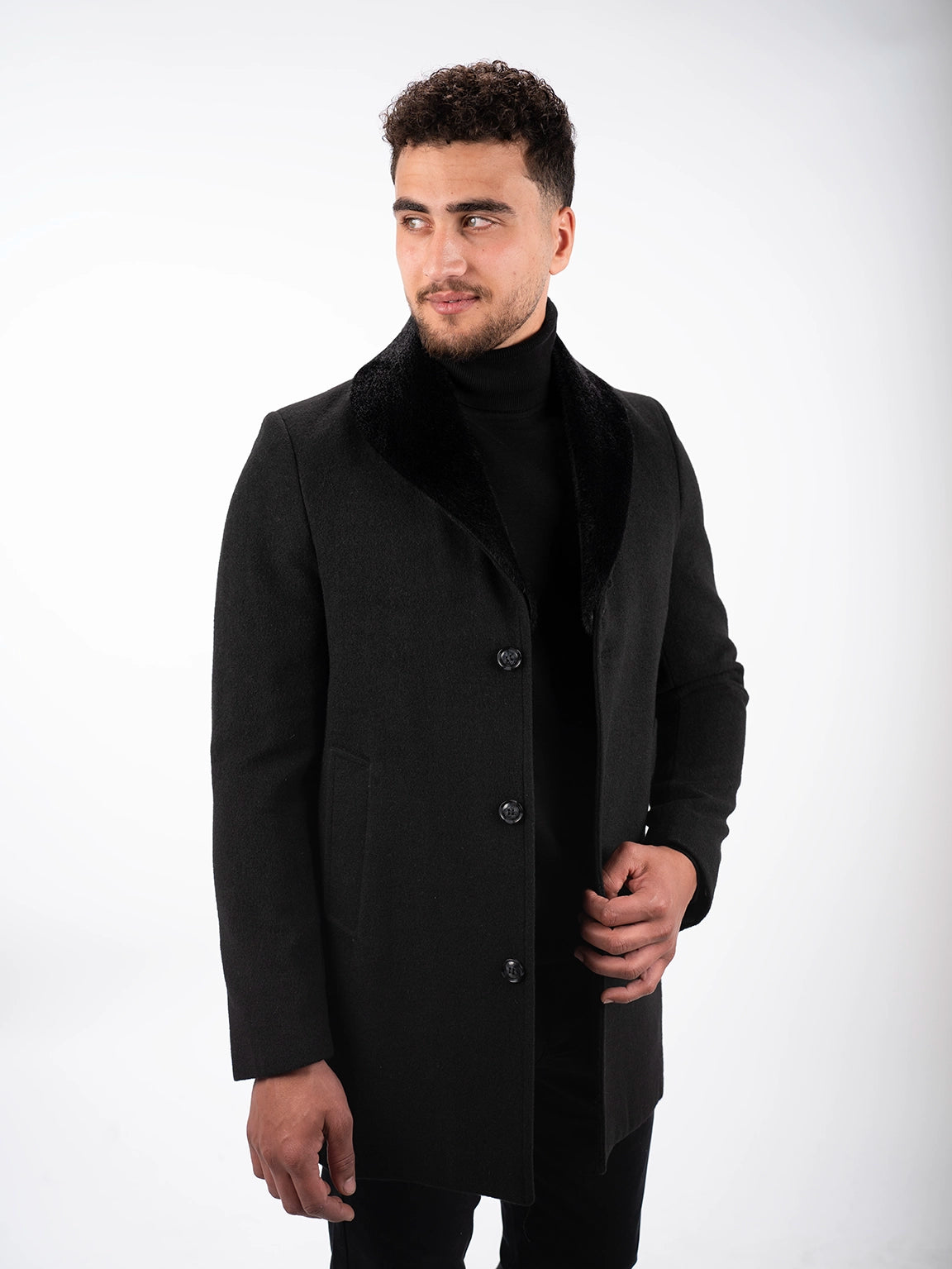 Classic Black Coat With Fure Collar