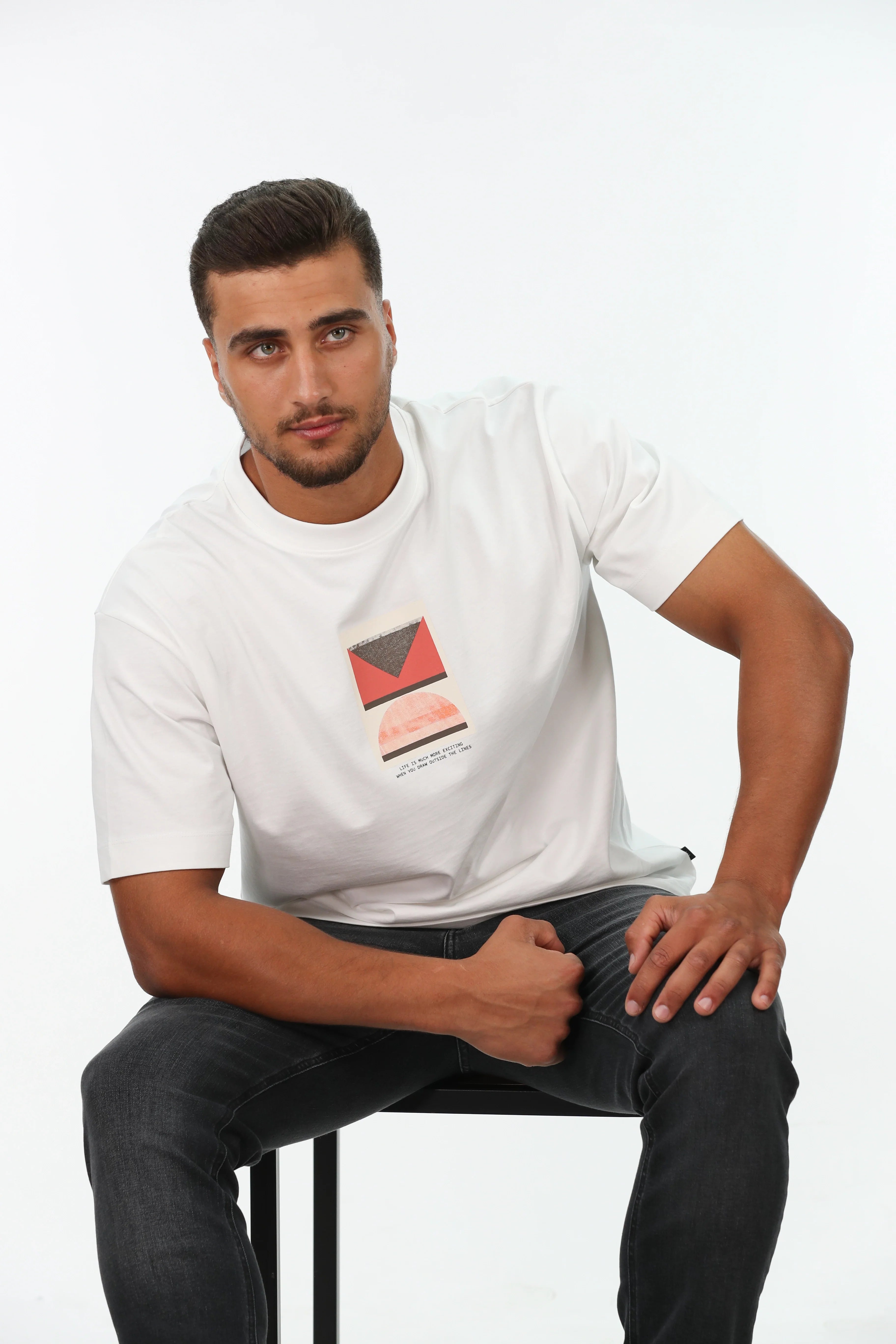 Short Sleeve White T-shirt With Front Design