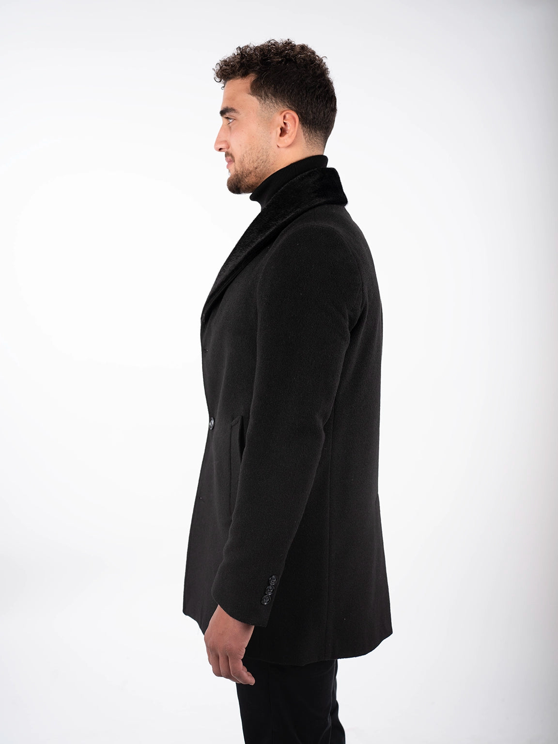 Classic Black Coat With Fure Collar