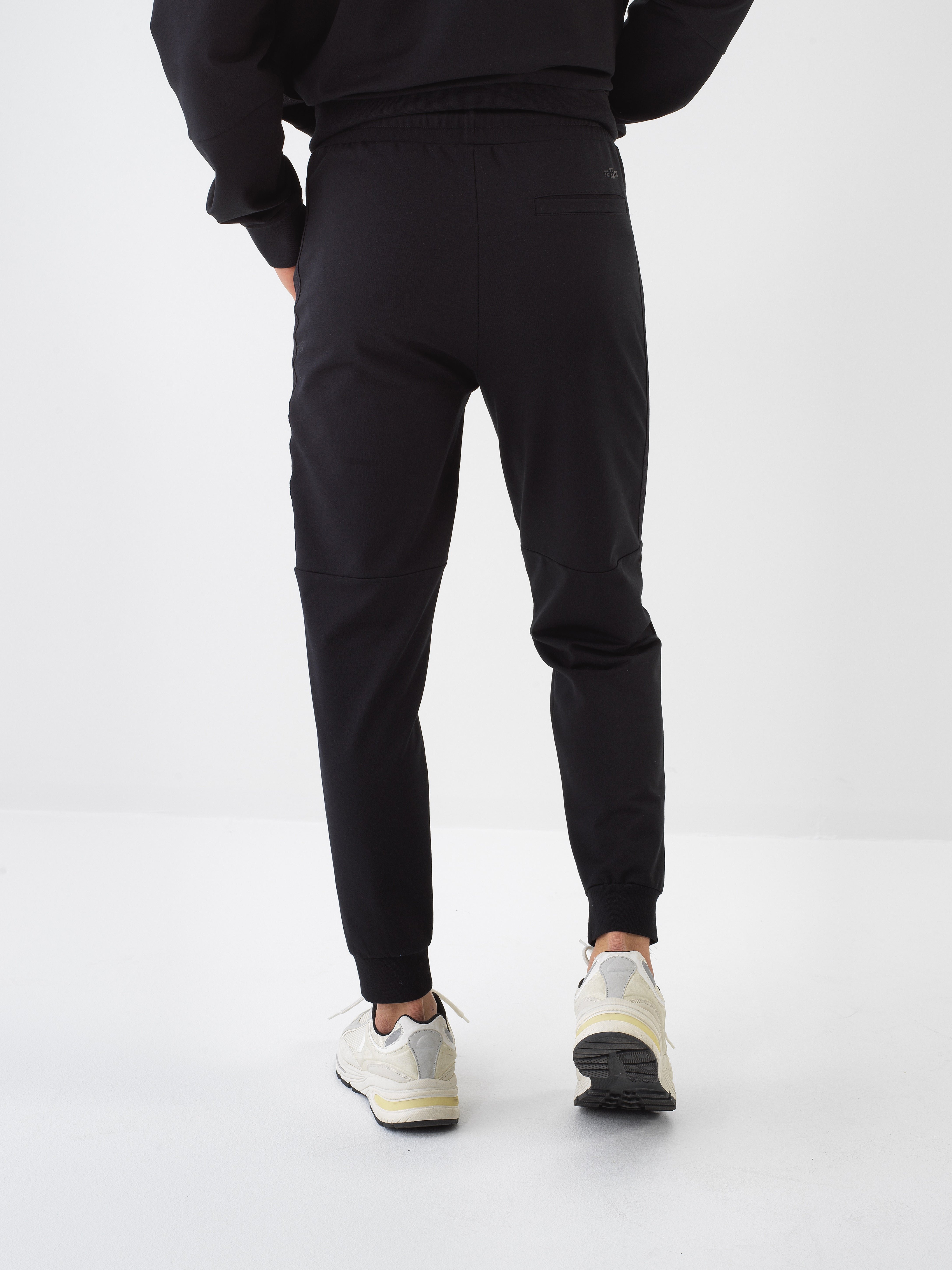 Xint Cotton Black Jogging