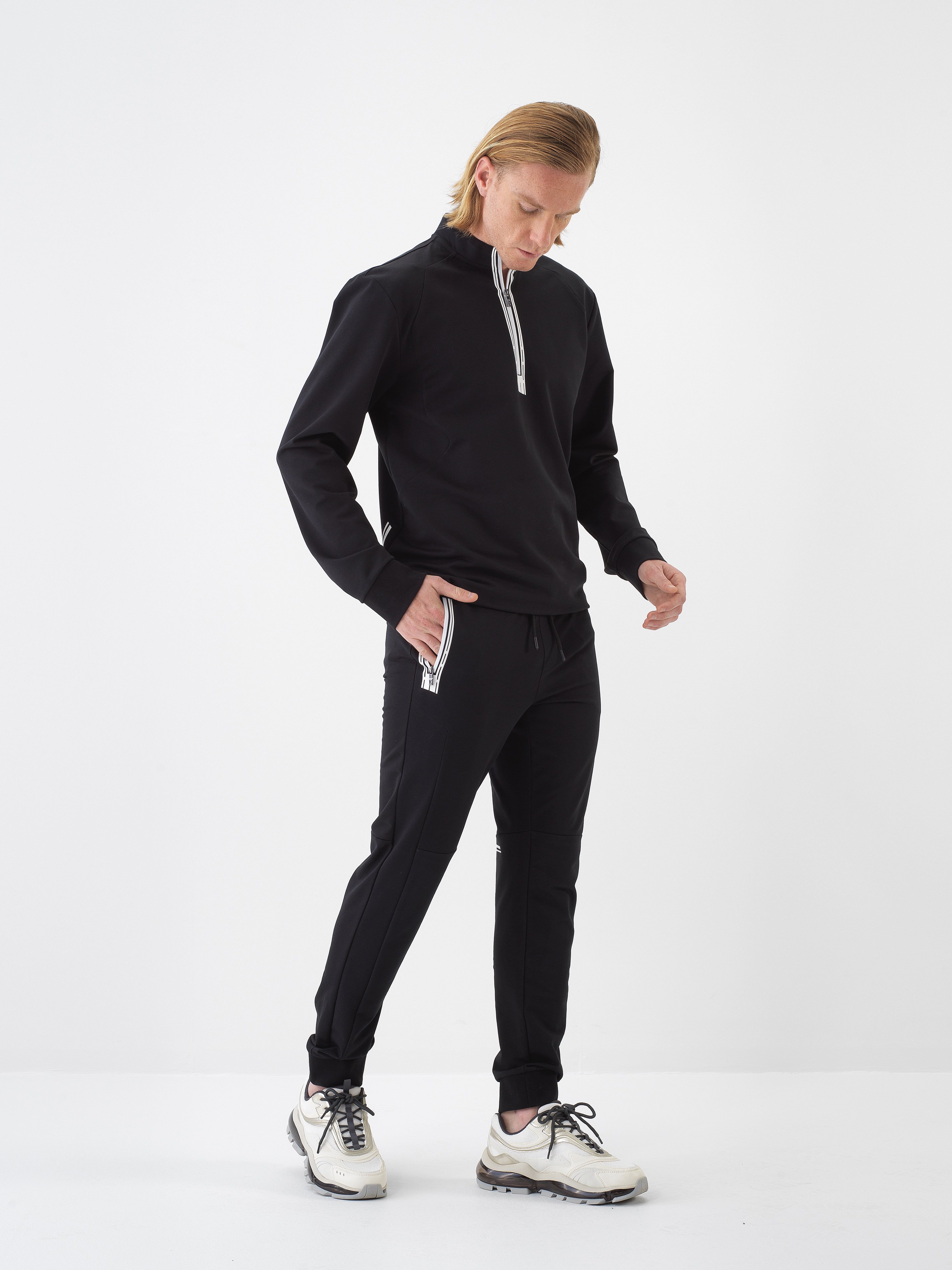 Xint Black Jogging With Zippered Closable Pockets