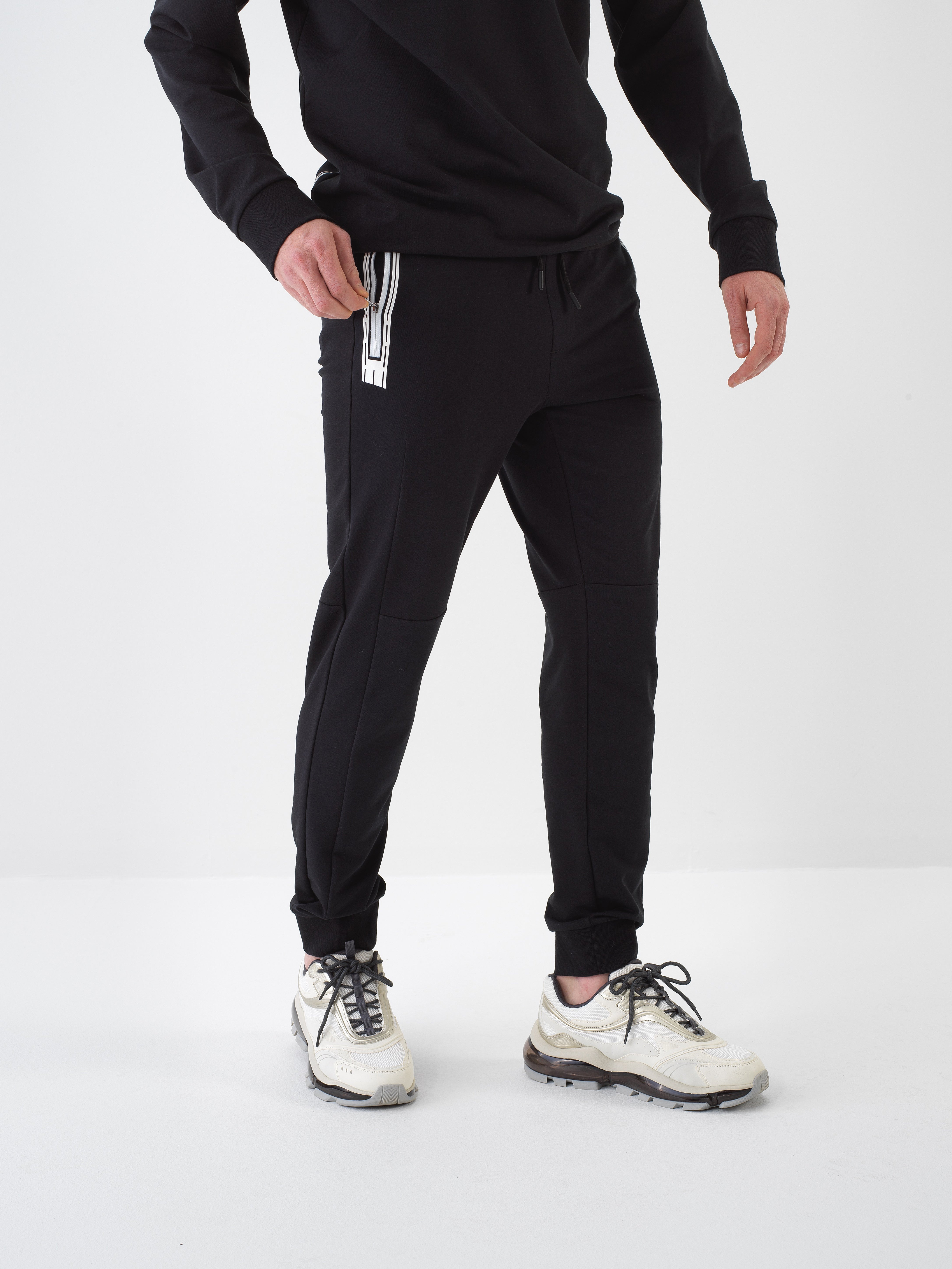 Xint Black Jogging With Zippered Closable Pockets