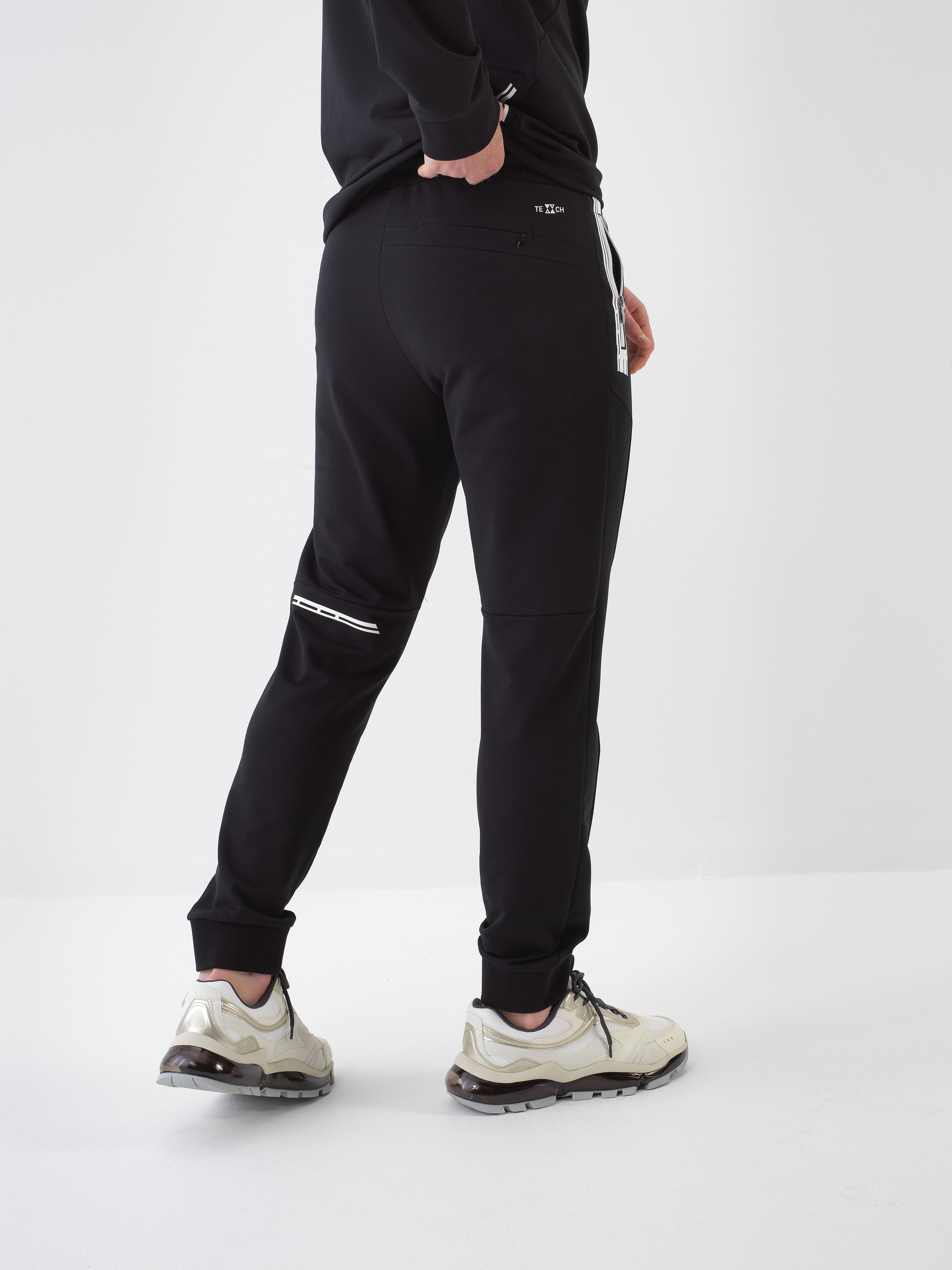 Xint Black Jogging With Zippered Closable Pockets