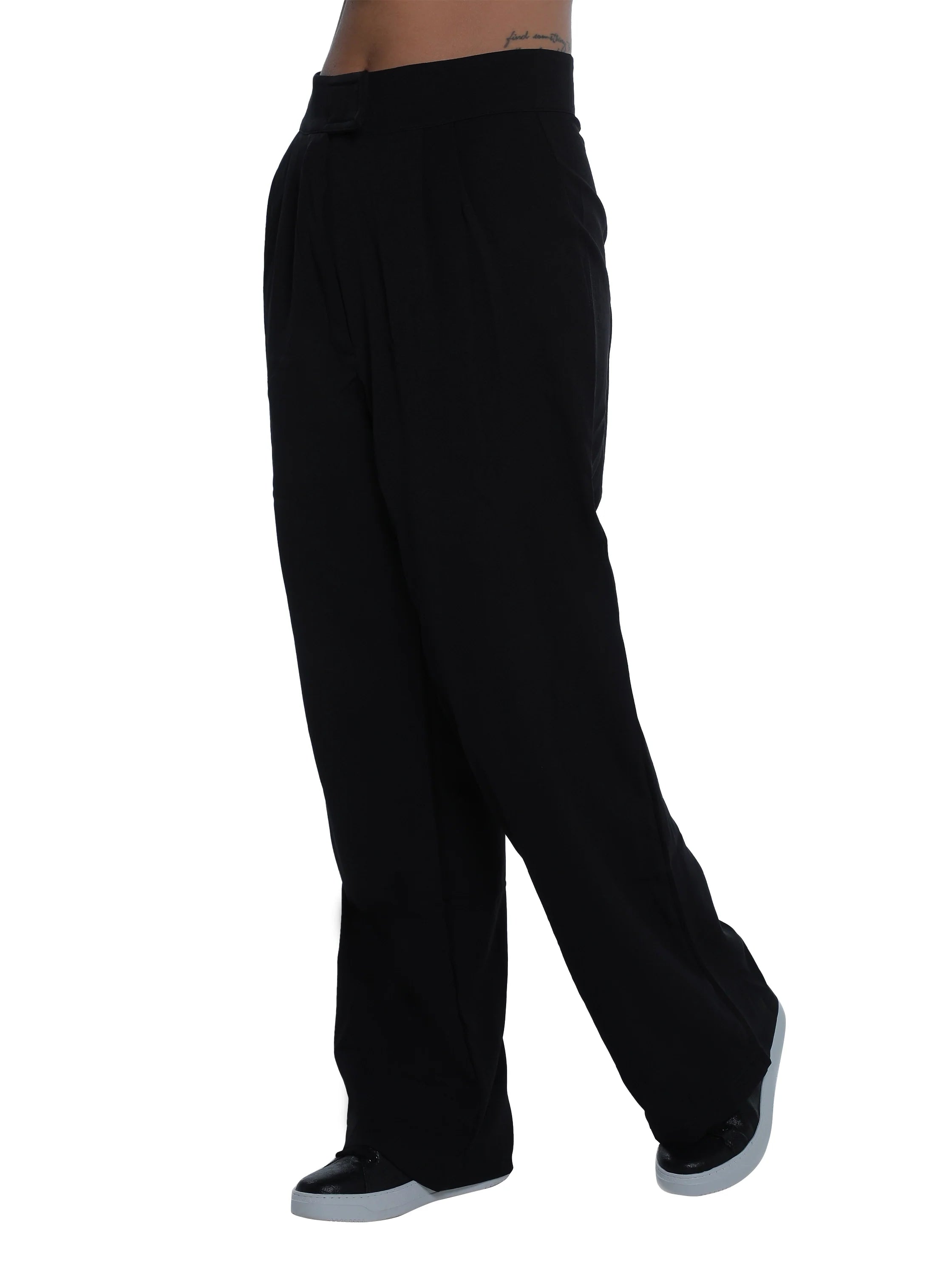 Black Loose Pant With Zipper To Close