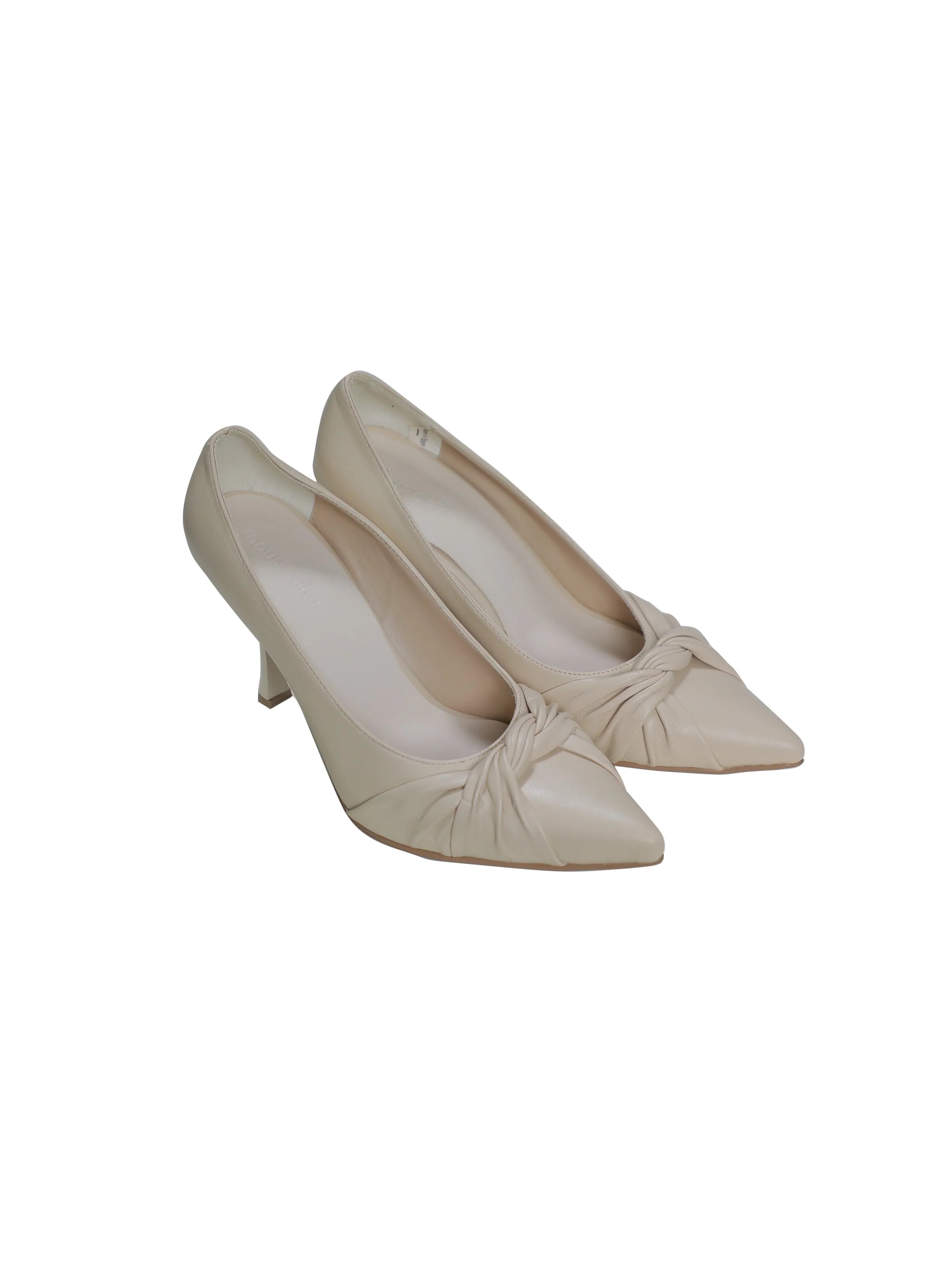 Elegant Beige Heel With Pointed Toe