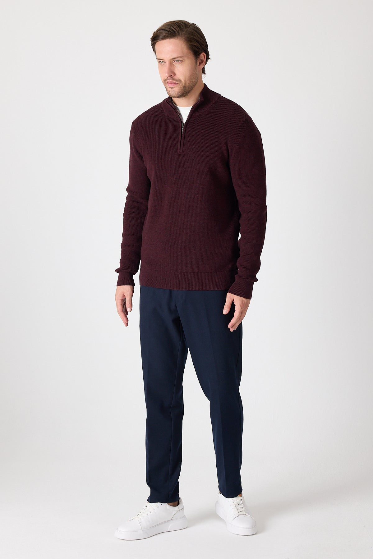 Casual Bordo Quarter Zip Pullover With Contrast Collar Accent