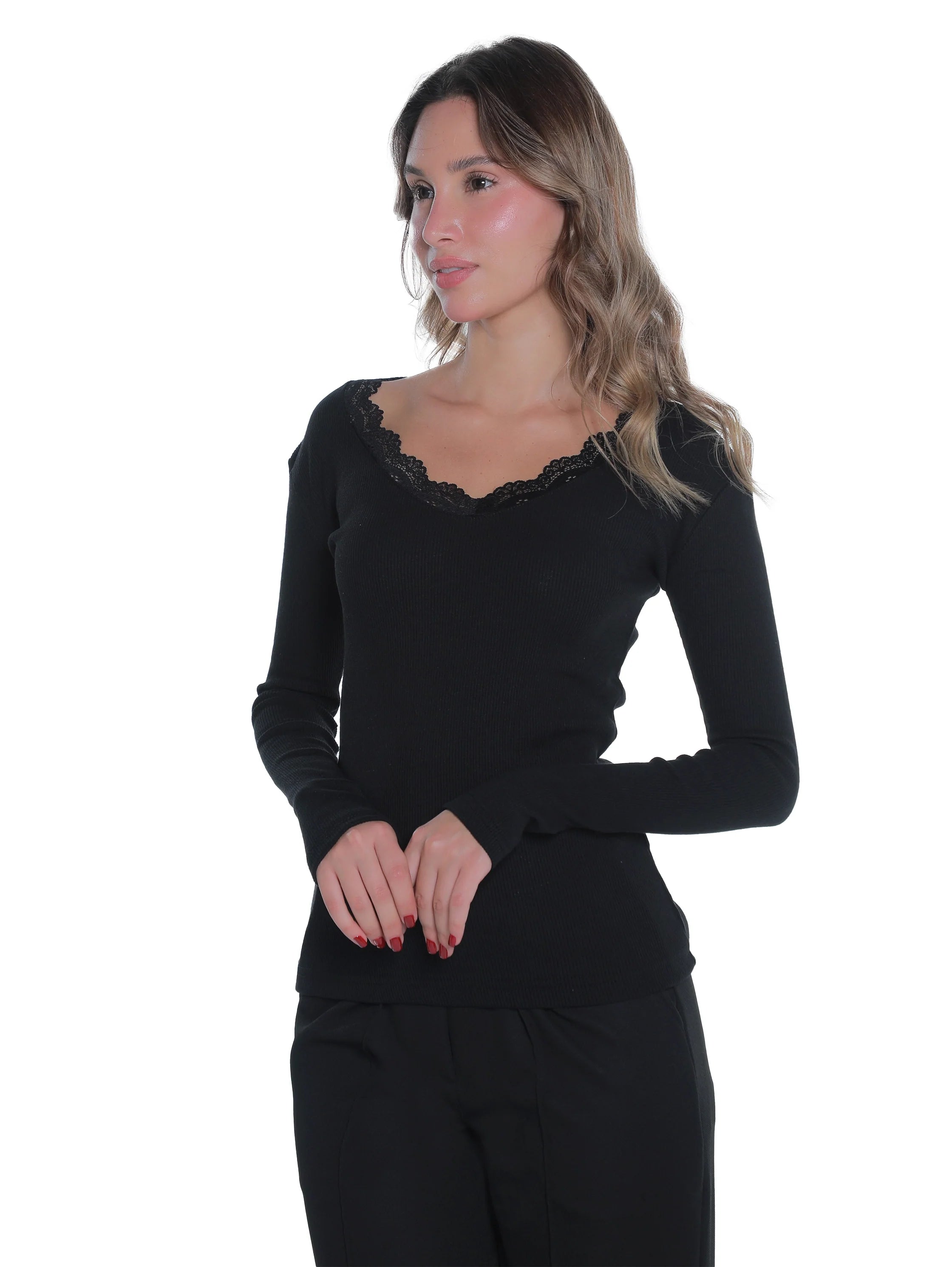 Long Sleeved Ribbed Black Top With Dentelle Neckling Design