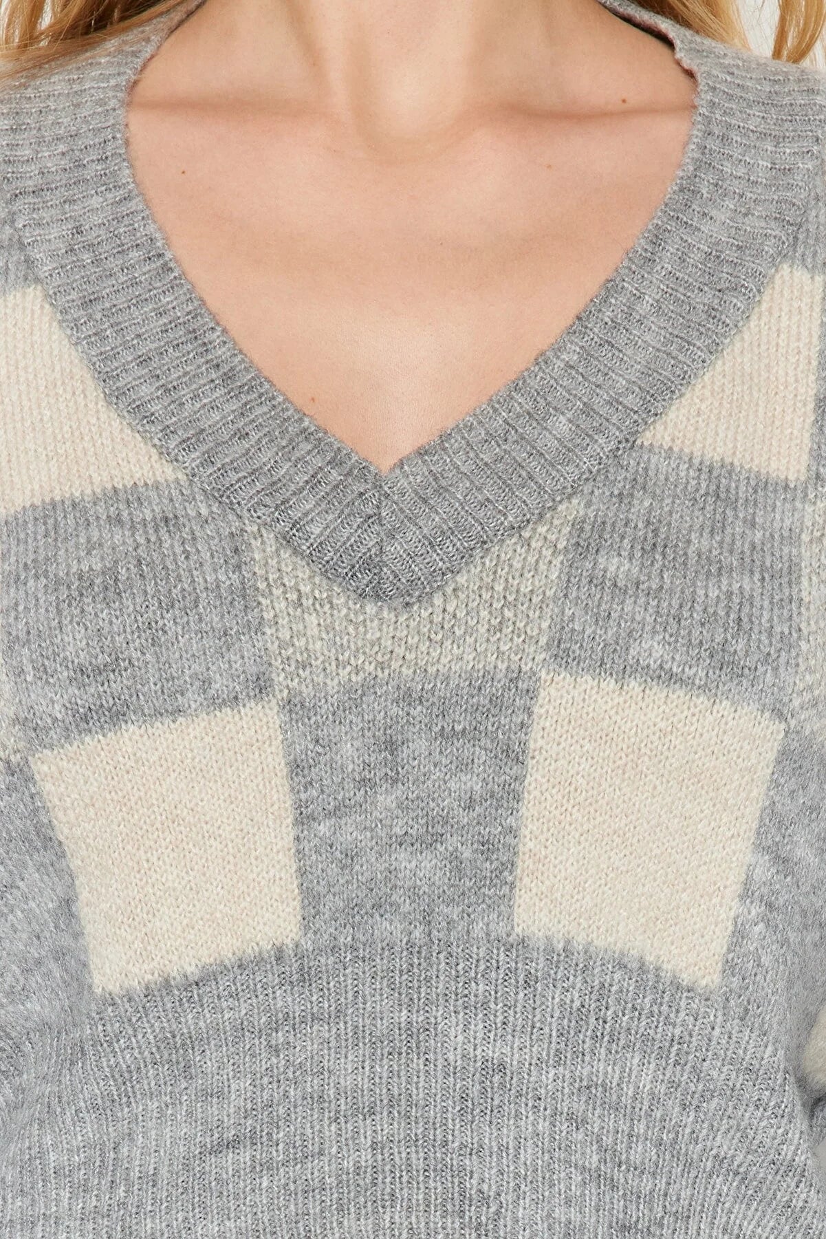 Trendyol Beige & White Crop Designed Sweater