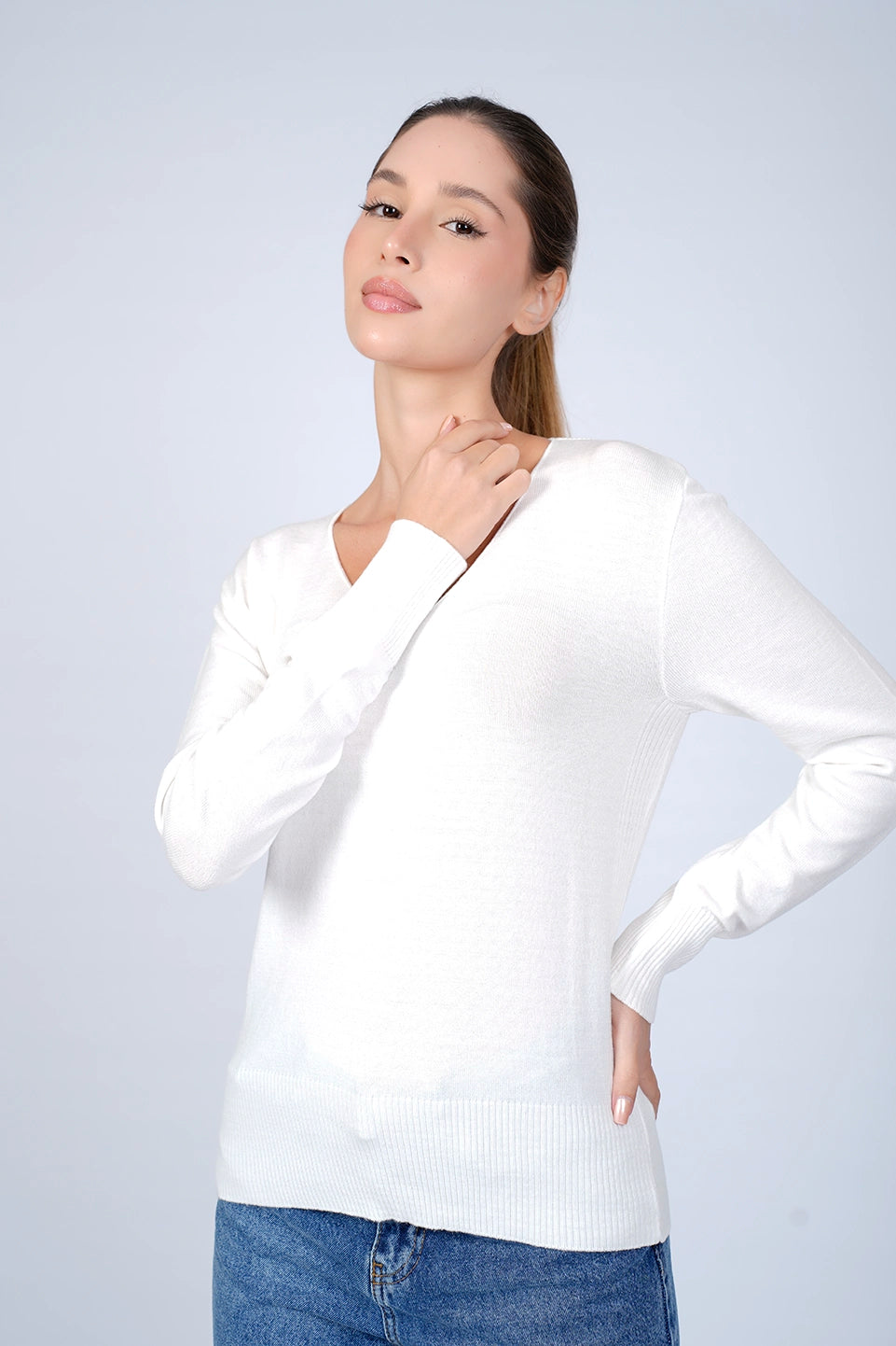 V-Neck Off White Knit Wear